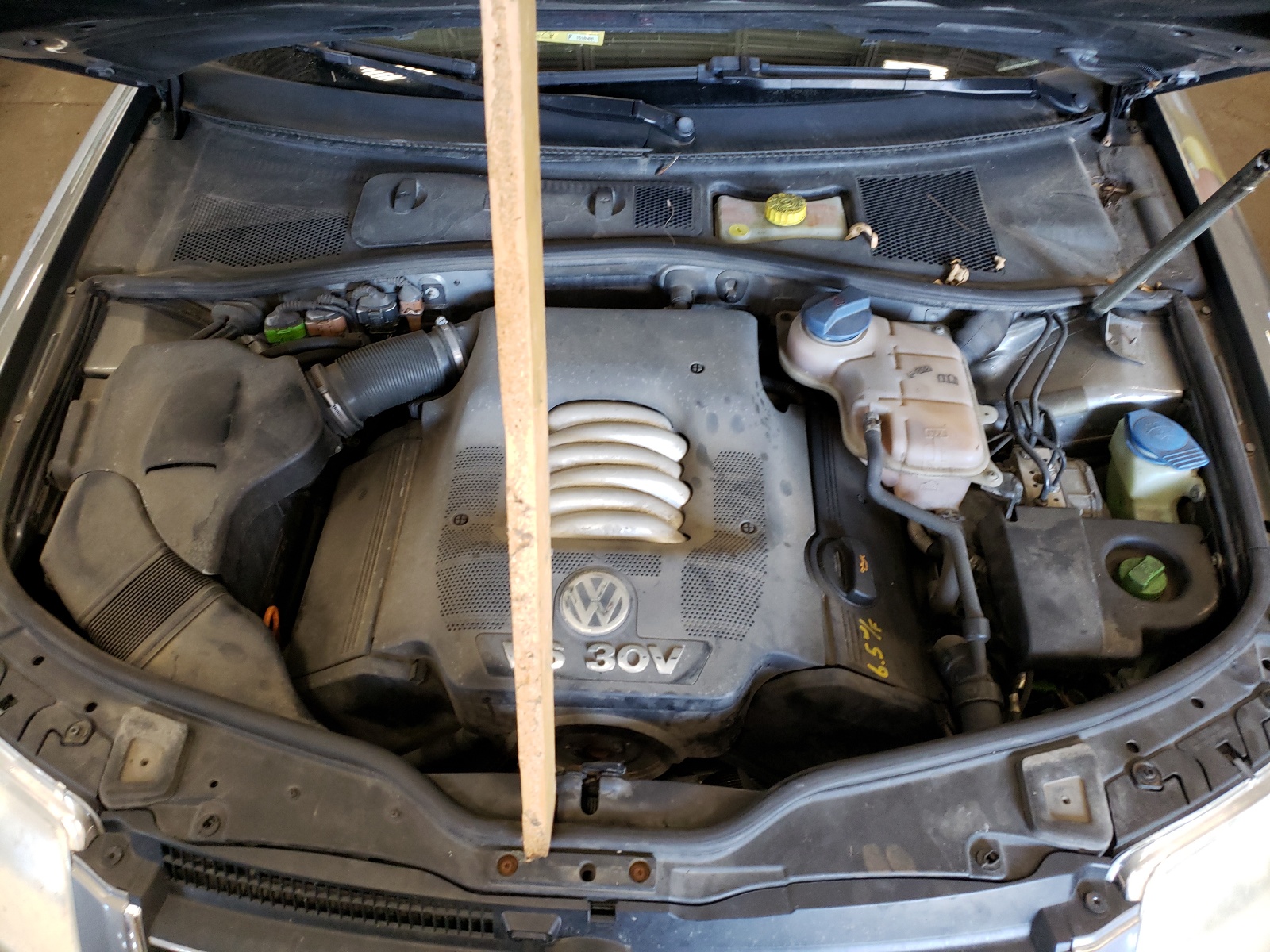 Photo 7 from auction – 2004 VOLKSWAGEN PASSAT GLX with VIN WVWTH63BX4P051203