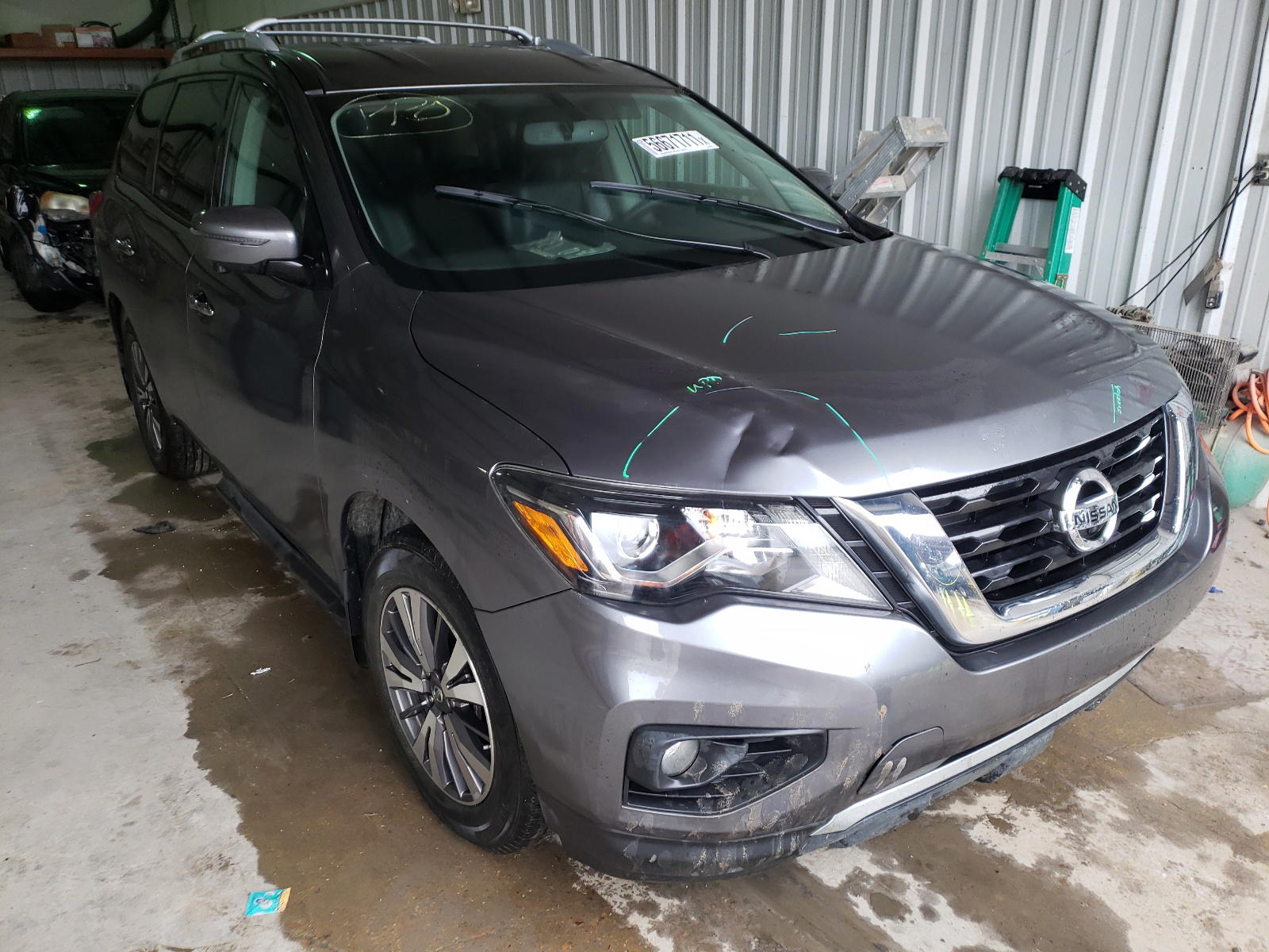 NISSAN PATHFINDER 2017 with VIN 5N1DR2MN9HC657930 - Photo from auction