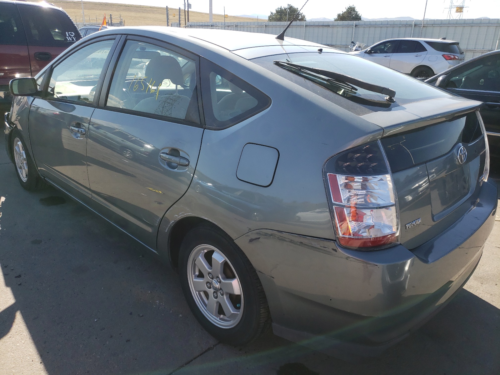 Photo 3 from auction – 2005 TOYOTA PRIUS with VIN JTDKB20UX53115342