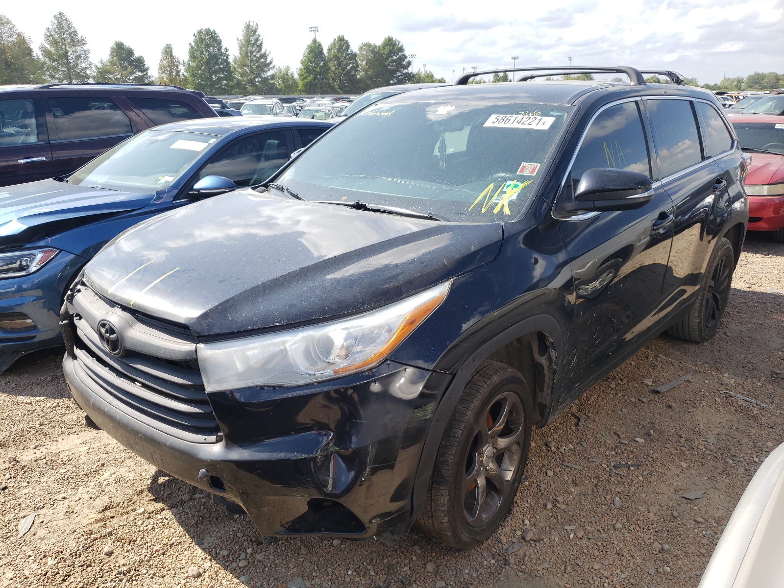 Photo 2 from auction – 2015 TOYOTA HIGHLANDER with VIN 5TDZARFH1FS011746