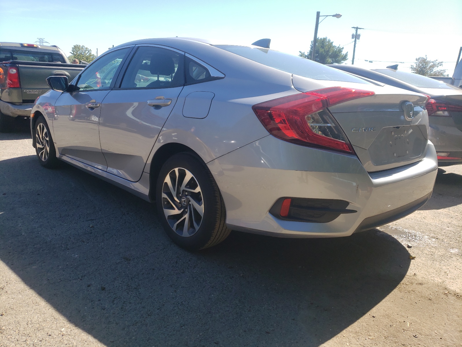Photo 3 from auction – 2017 HONDA CIVIC EX with VIN 2HGFC2F7XHH542586