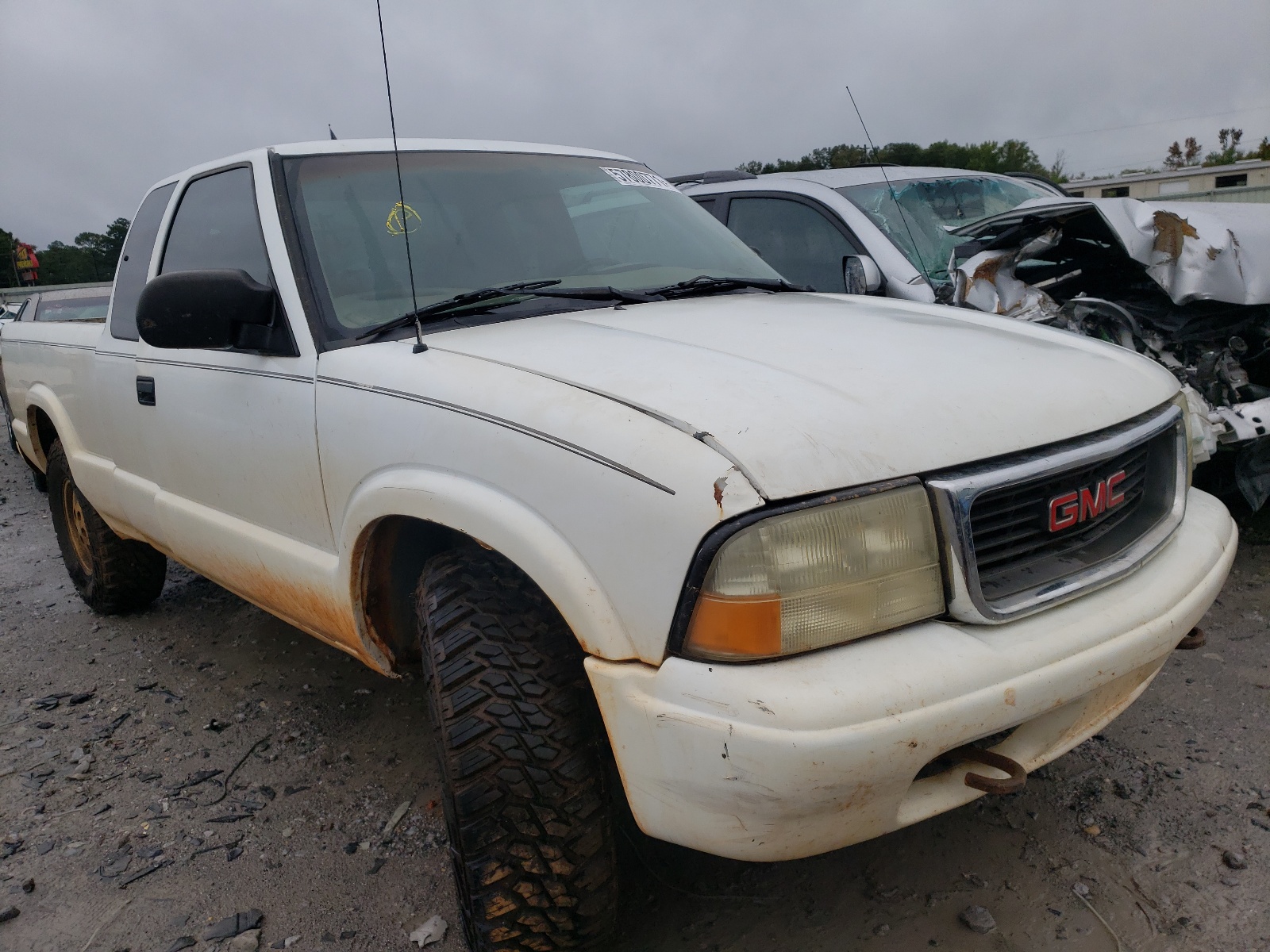 GMC SONOMA 2002 with VIN 1GTDT19W128231158 - Photo from auction