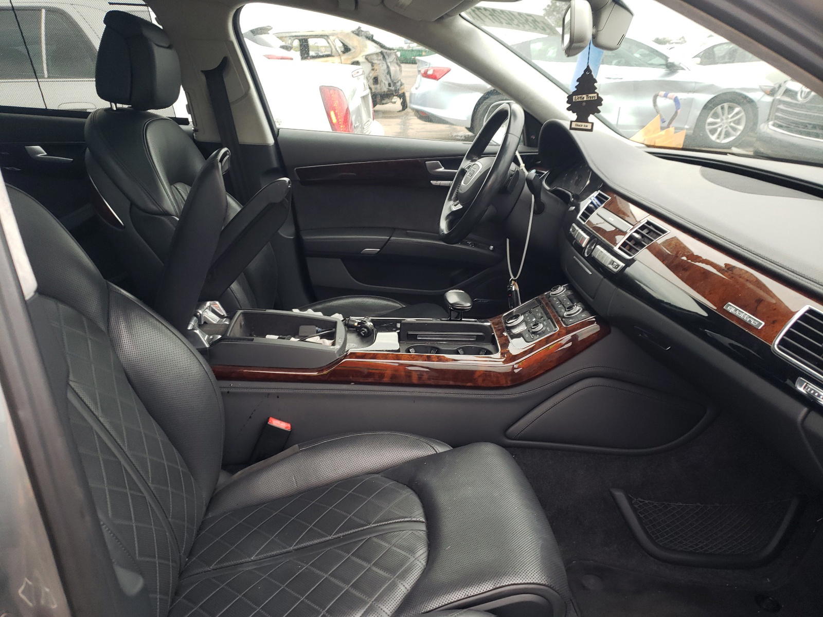 Photo 5 from auction – 2014 AUDI A8 L QUATT with VIN WAUR2AFDXEN004615