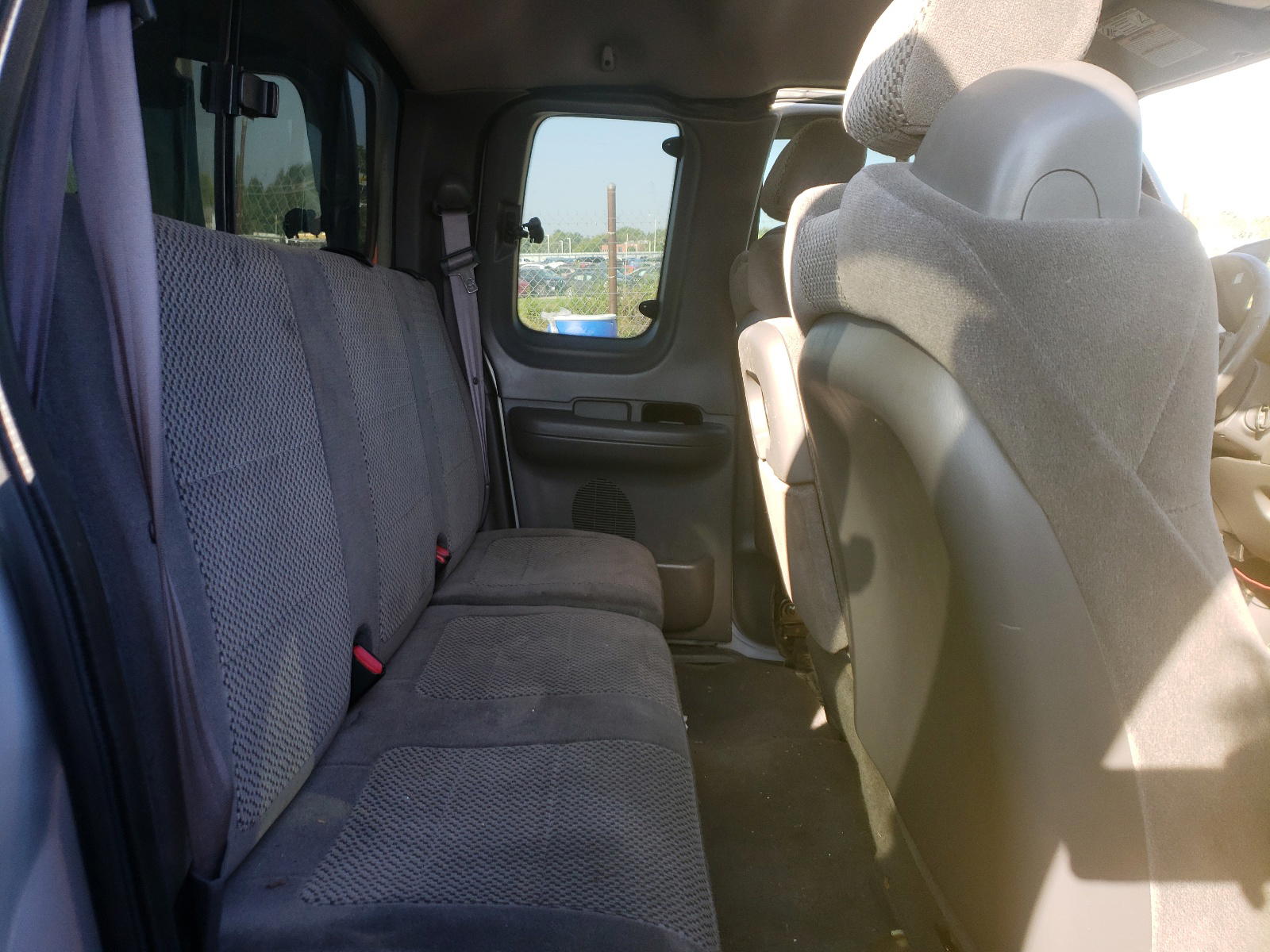 Photo 6 from auction – 2002 FORD F150 with VIN 2FTRX18L52CA74503