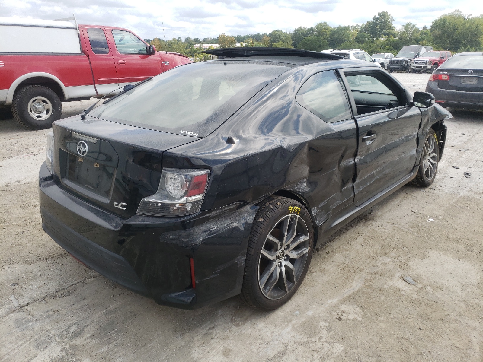 Photo 4 from auction – 2016 TOYOTA SCION TC with VIN JTKJF5C78GJ021507