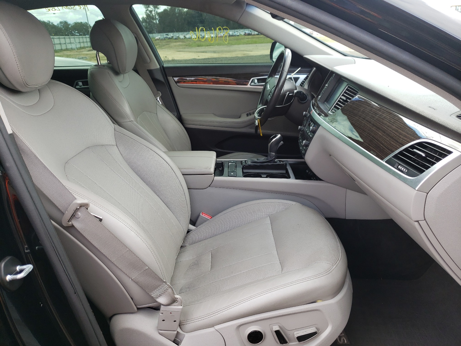 Photo 5 from auction – 2015 HYUNDAI GENESIS 3. with VIN KMHGN4JEXFU083564