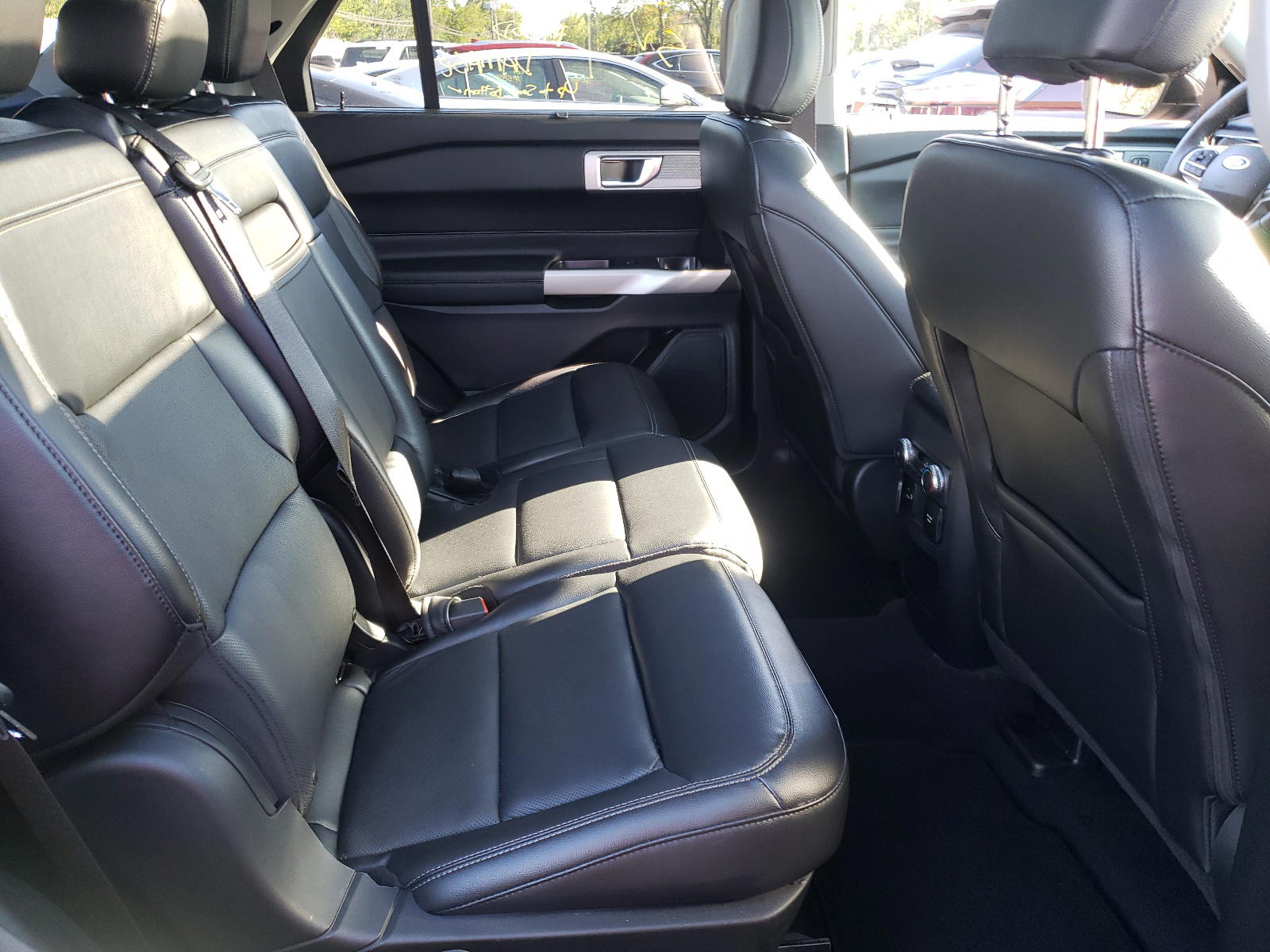 Photo 6 from auction – 2021 FORD EXPLORER L with VIN 1FMSK8FH7MGB45592