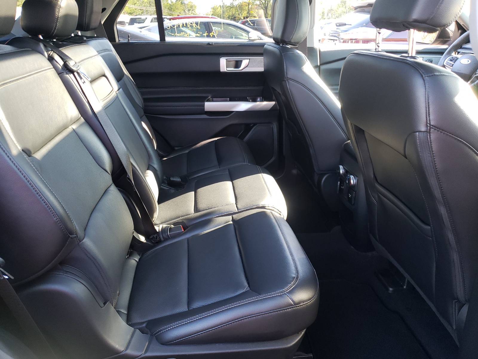 Фото 6 с аукциона – 2021 FORD EXPLORER L с VIN 1FMSK8FH7MGB45592