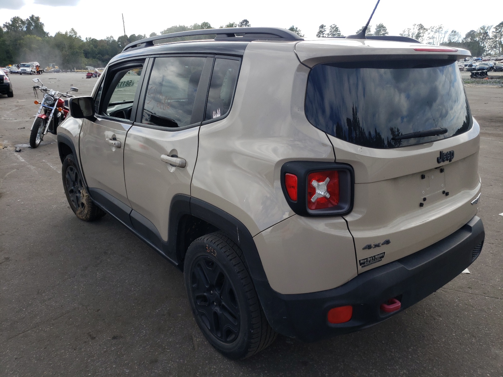 Photo 3 from auction – 2017 JEEP RENEGADE T with VIN ZACCJBCB2HPE89171