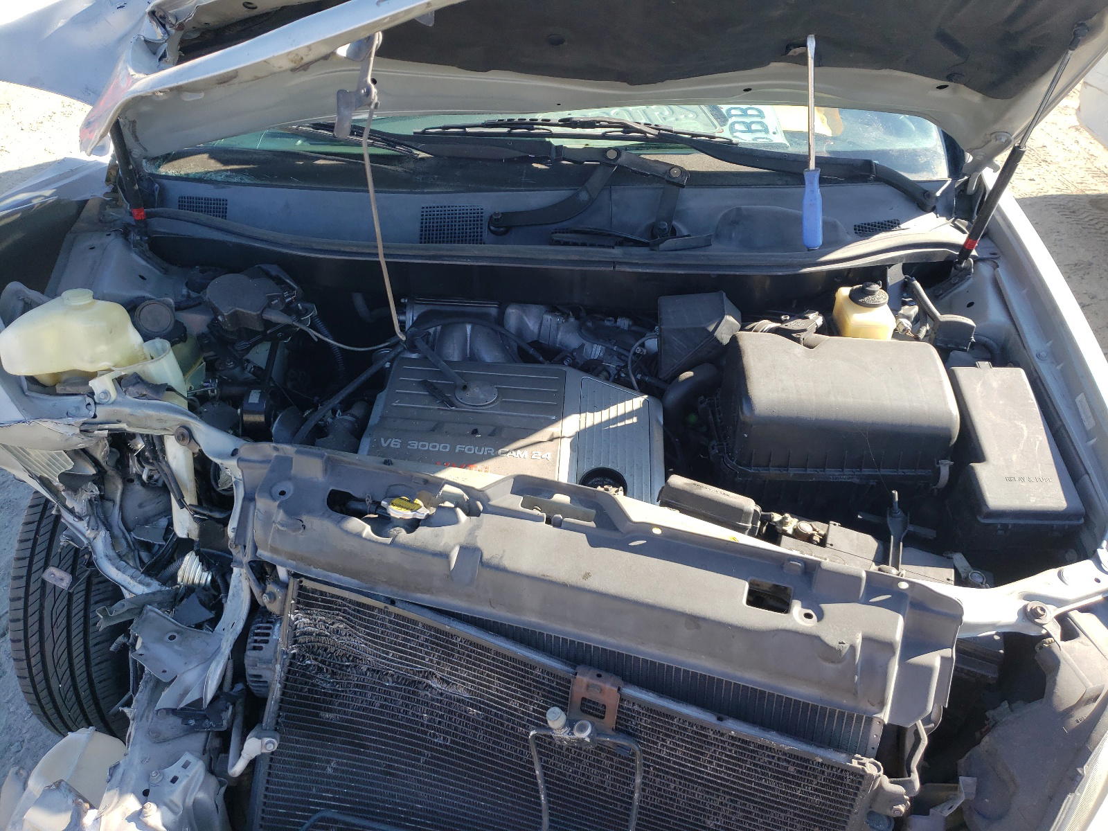 Photo 7 from auction – 2000 LEXUS RX300 with VIN JT6HF10U4Y0155874