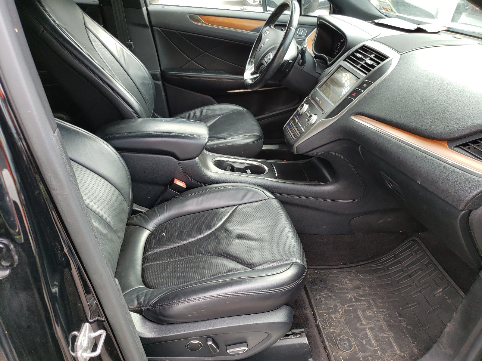 Photo 5 from auction – 2017 LINCOLN MKC RESERV with VIN 5LMCJ3D9XHUL12666