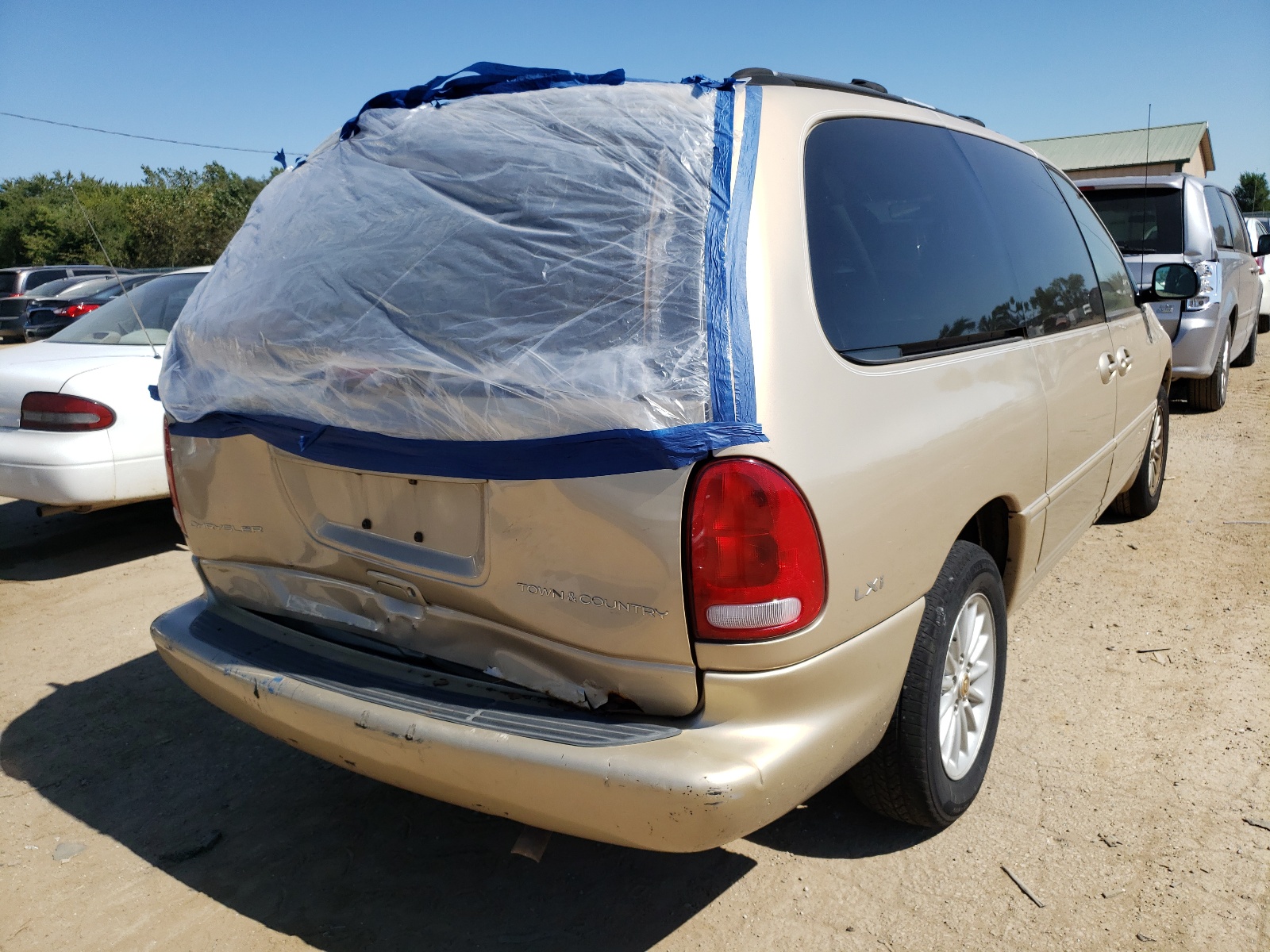 Photo 4 from auction – 2000 CHRYSLER TOWN & COU with VIN 1C4GP54L2YB508658