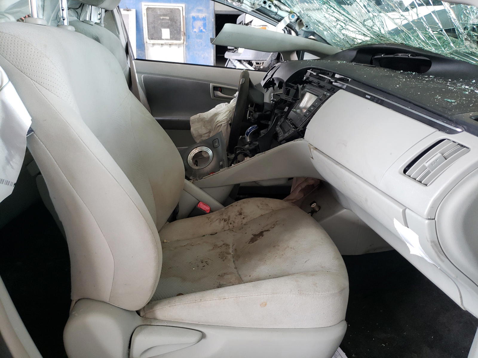 Photo 5 from auction – 2013 TOYOTA PRIUS with VIN JTDKN3DU8D5591194