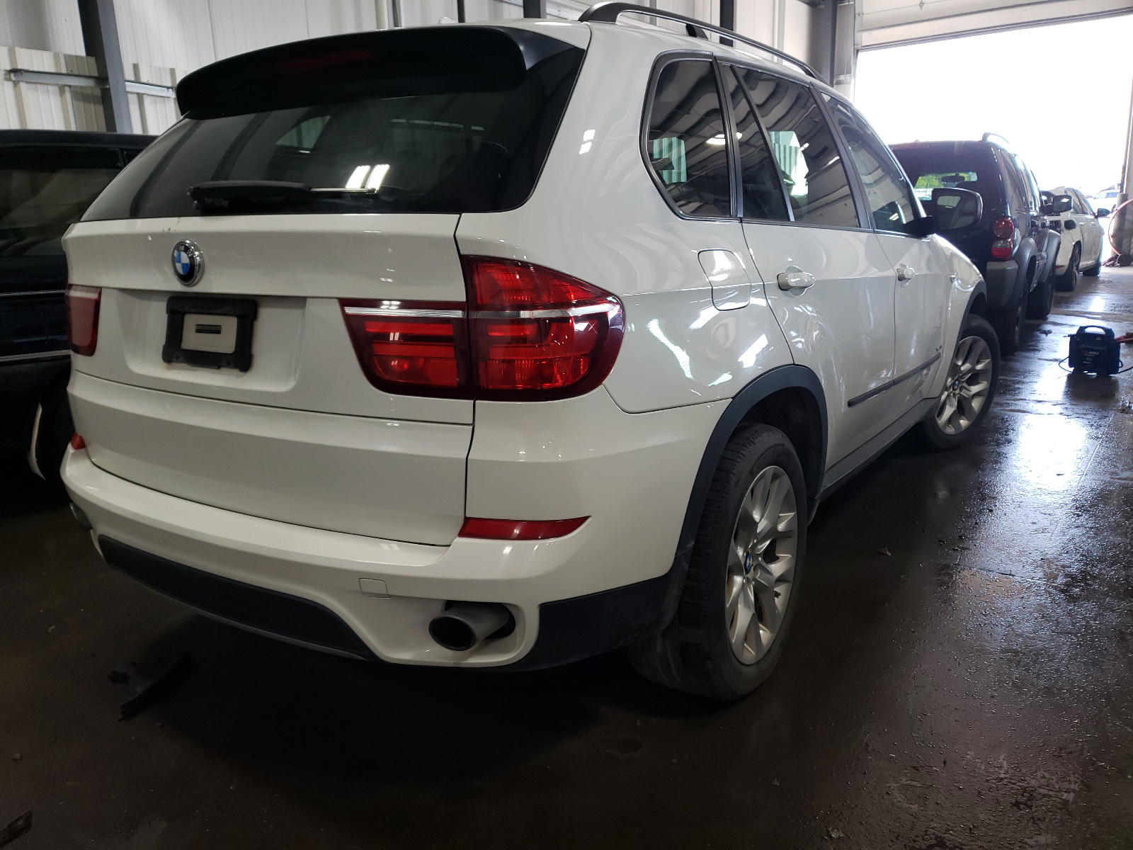 Photo 4 from auction – 2011 BMW X5 XDRIVE3 with VIN 5UXZV4C59BL742811