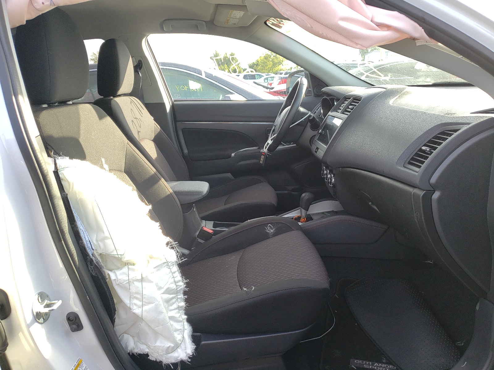 Photo 5 from auction – 2019 MITSUBISHI OUTLANDER with VIN JA4AP4AU2KU031345