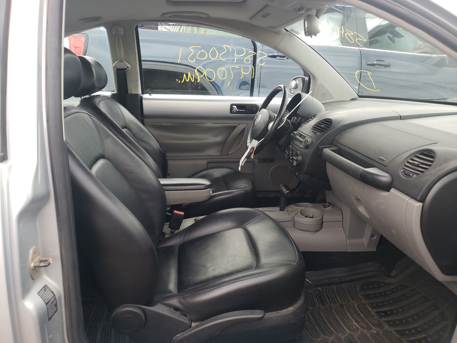 Photo 5 from auction – 2003 VOLKSWAGEN NEW BEETLE with VIN 3VWCK21C03M412316