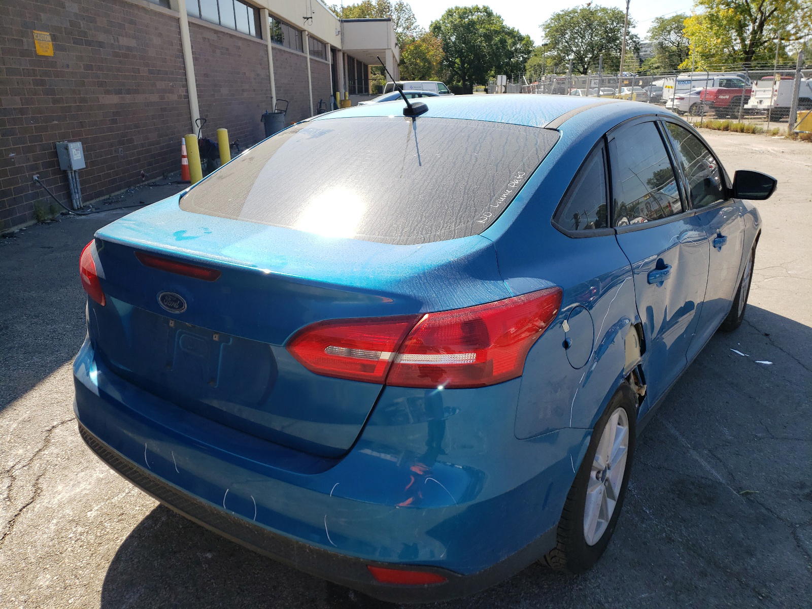 Photo 4 from auction – 2015 FORD FOCUS SE with VIN 1FADP3F29FL262653