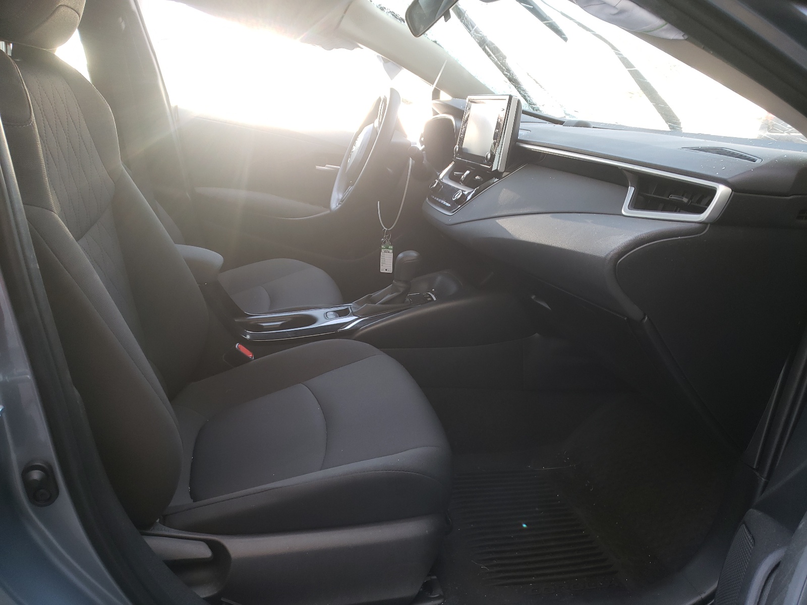 Photo 5 from auction – 2021 TOYOTA COROLLA LE with VIN JTDEAMDE7MJ027759