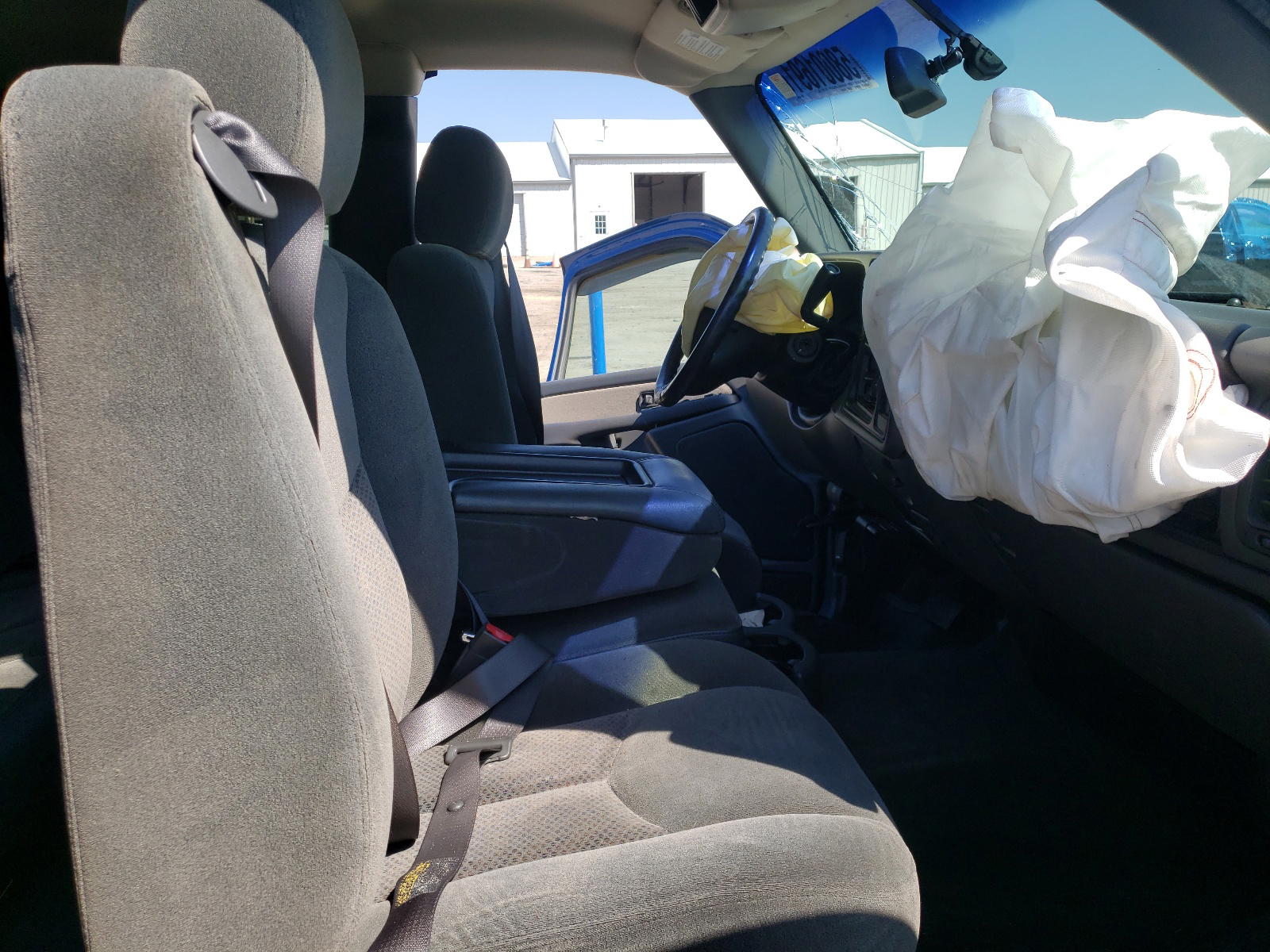 Photo 5 from auction – 2003 CHEVROLET SILVERADO with VIN 2GCEC19V731297357
