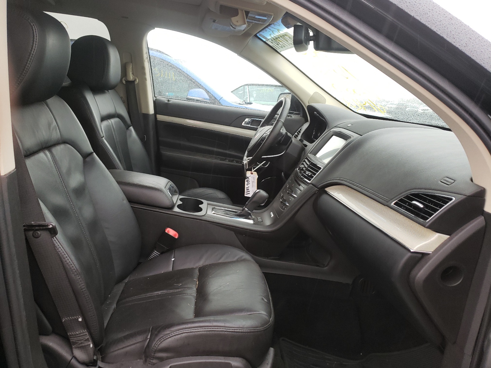 Photo 5 from auction – 2018 LINCOLN MKT with VIN 2LMHJ5AT6JBL00504