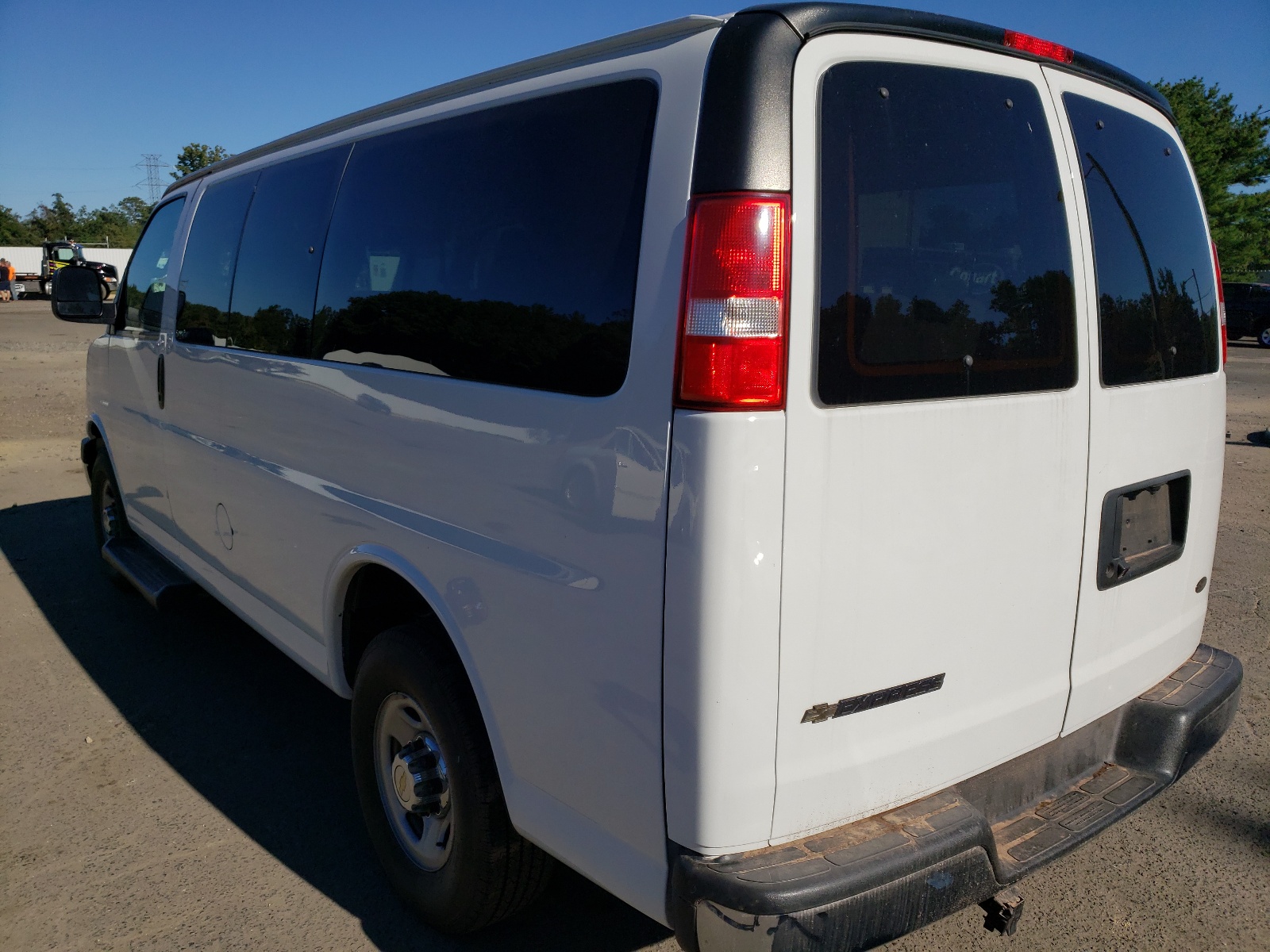 Photo 3 from auction – 2017 CHEVROLET EXPRESS G3 with VIN 1GAZGMFG1H1225170