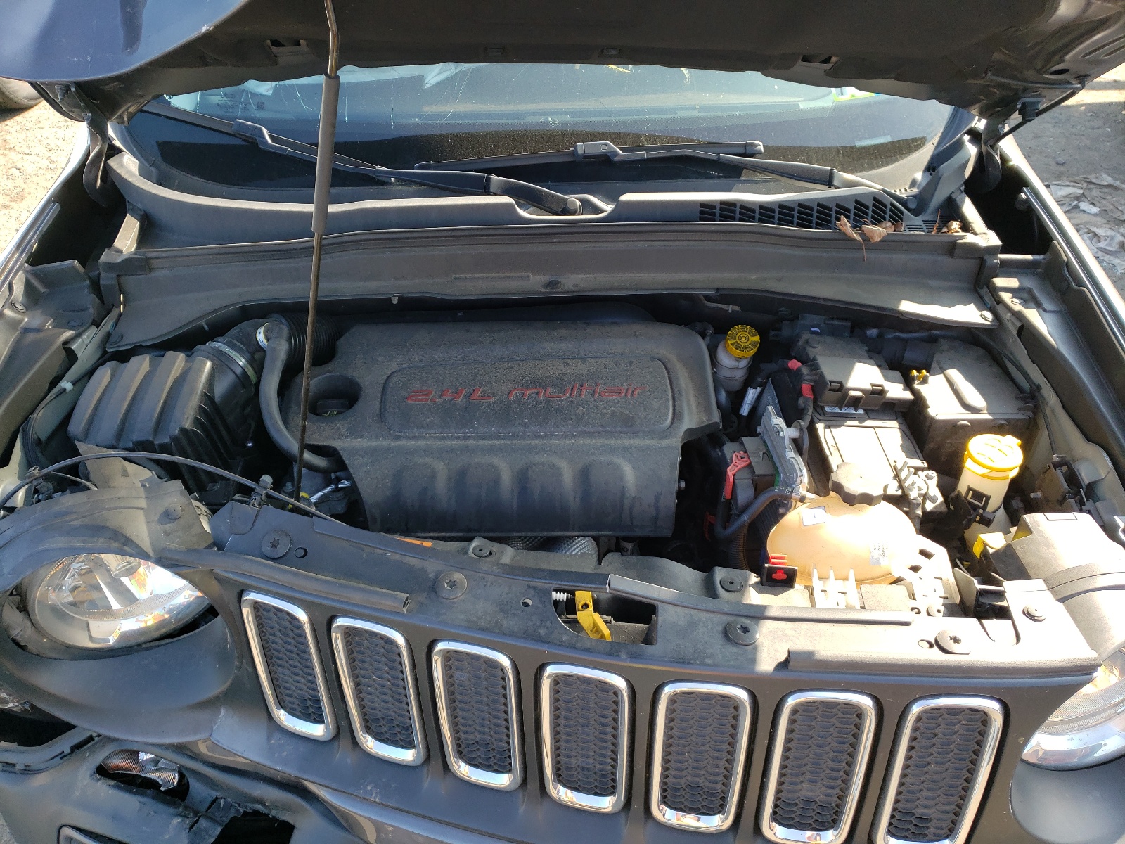 Photo 7 from auction – 2016 JEEP RENEGADE L with VIN ZACCJBBT0GPD65232