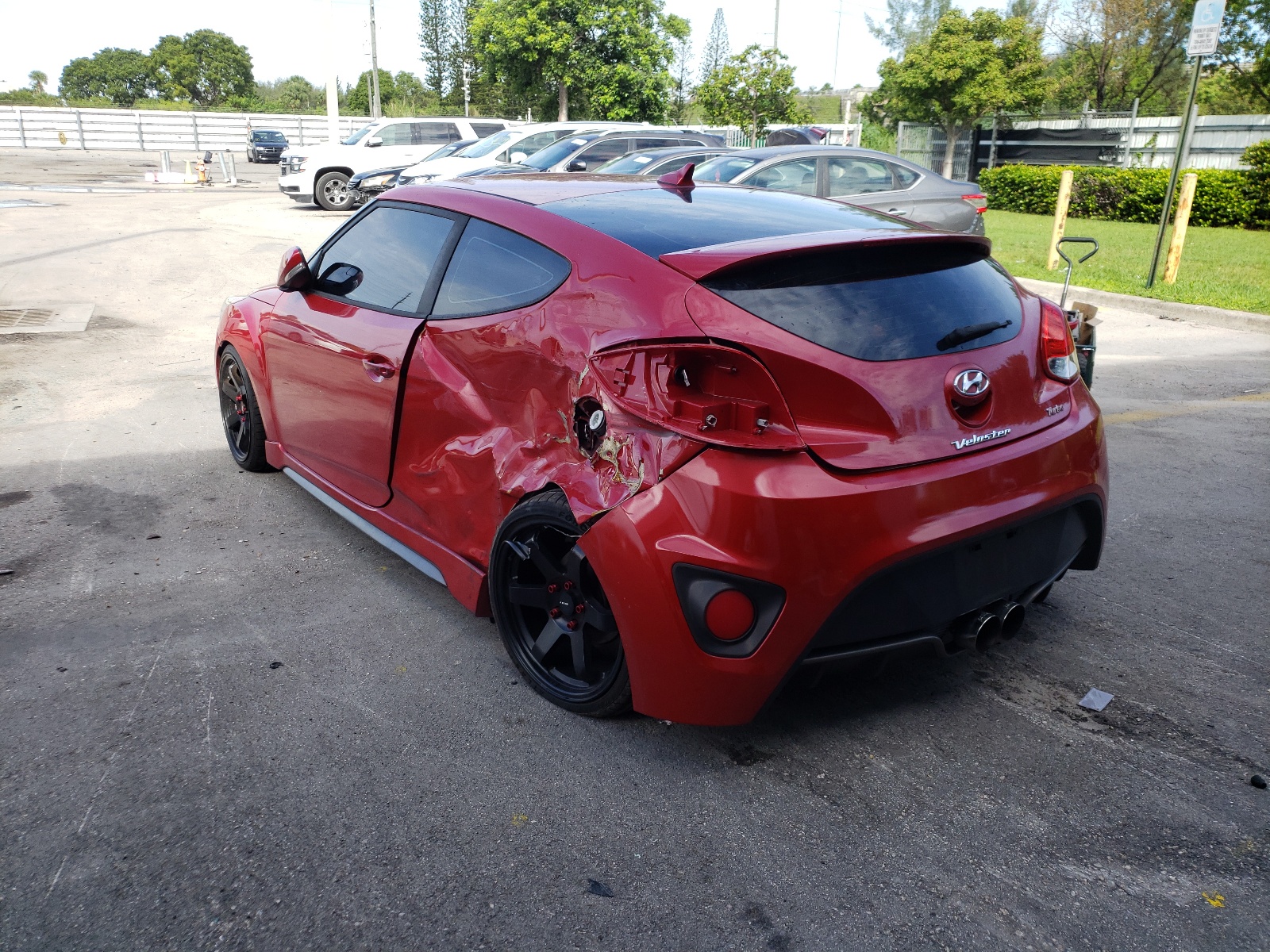 Photo 3 from auction – 2016 HYUNDAI VELOSTER T with VIN KMHTC6AE0GU293057