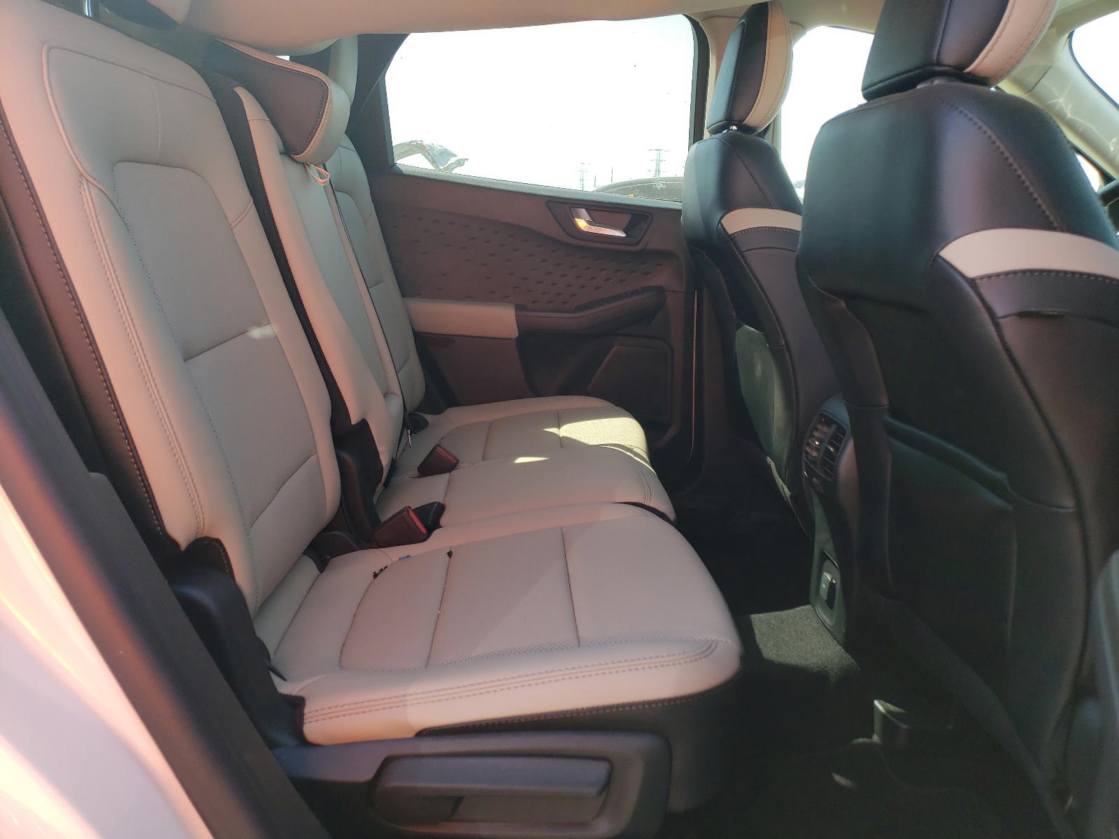 Photo 6 from auction – 2020 FORD ESCAPE SEL with VIN 1FMCU9H60LUA71285