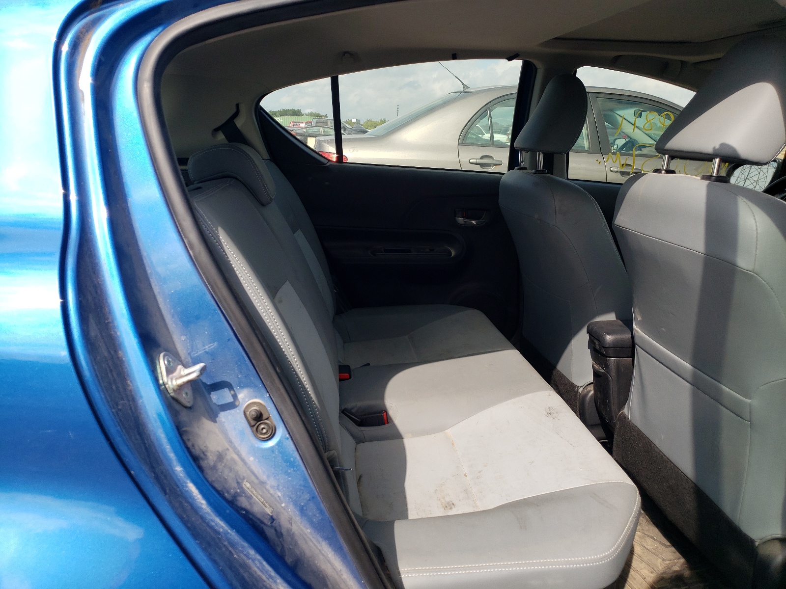 Photo 6 from auction – 2015 TOYOTA PRIUS C with VIN JTDKDTB30F1109681
