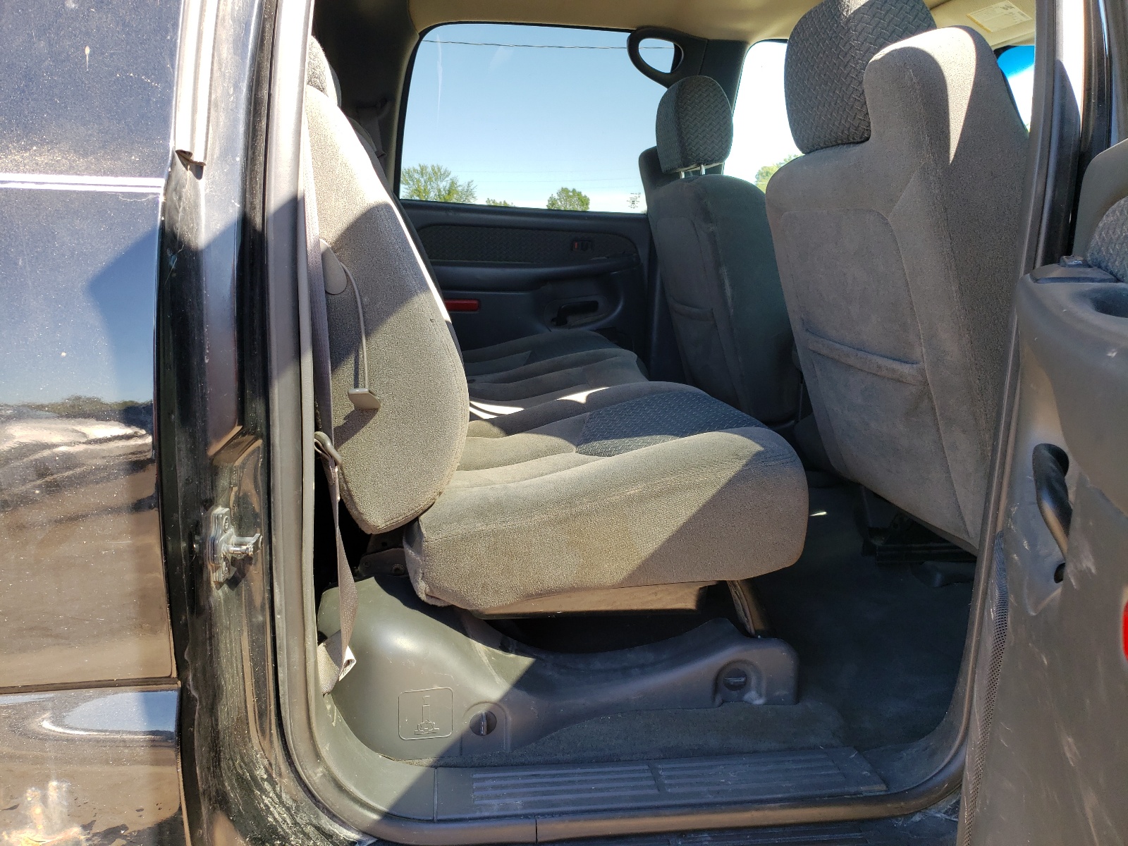 Photo 6 from auction – 2004 CHEVROLET AVALANCHE with VIN 3GNEK12T14G166890
