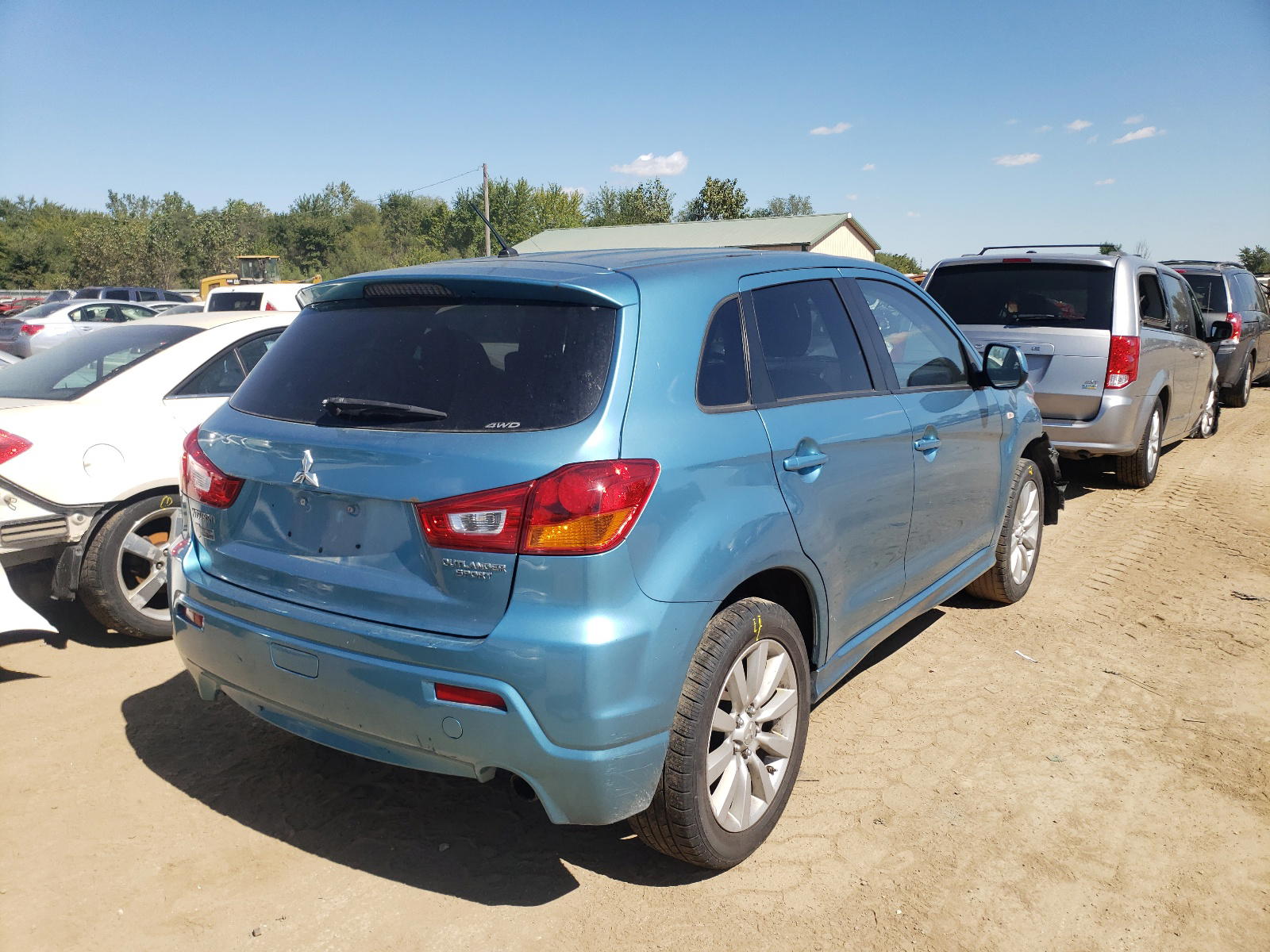 Photo 4 from auction – 2011 MITSUBISHI OUTLANDER with VIN JA4AR4AU0BZ020454