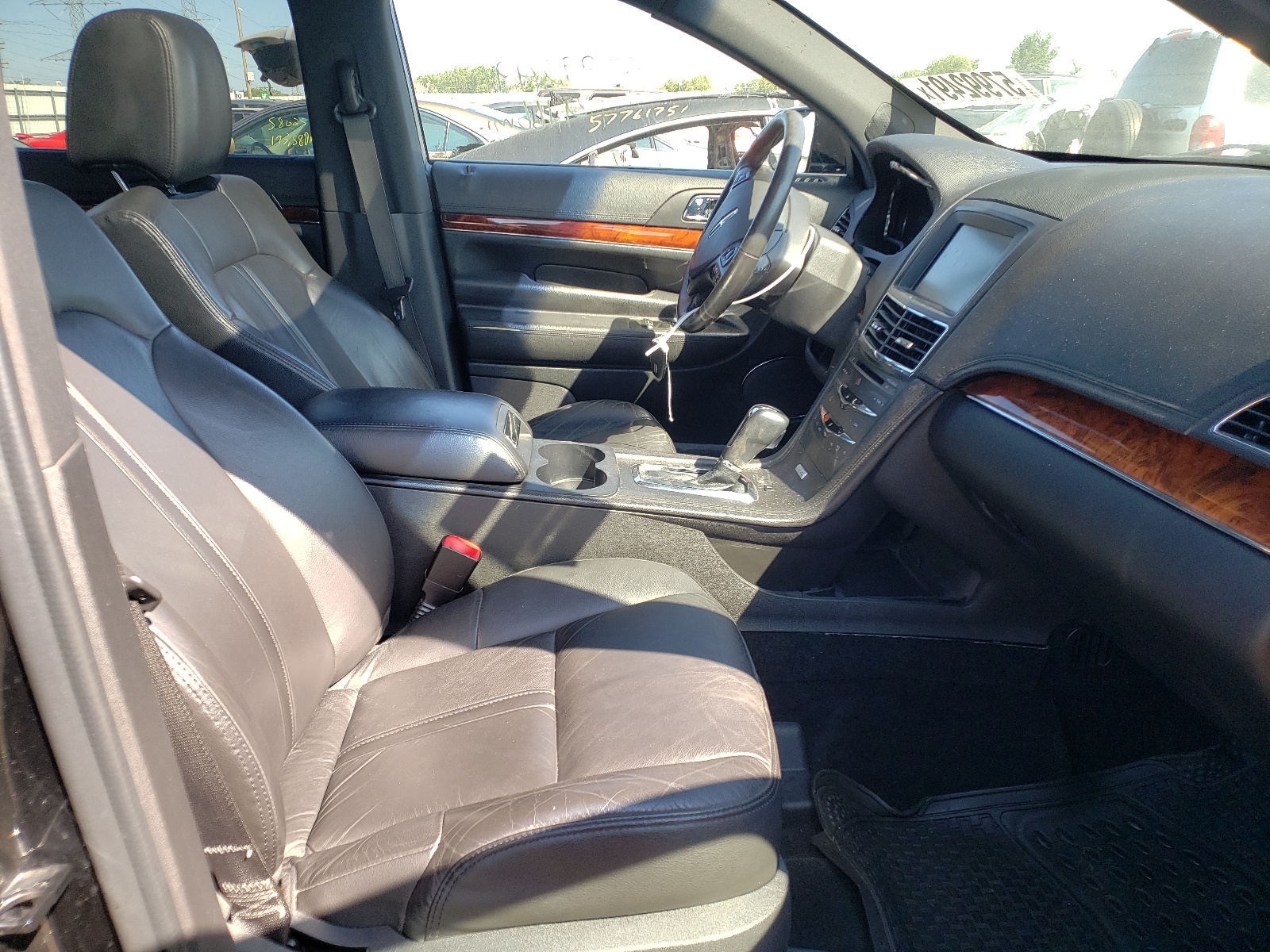 Photo 5 from auction – 2015 LINCOLN MKT with VIN 2LMHJ5NK8FBL04160