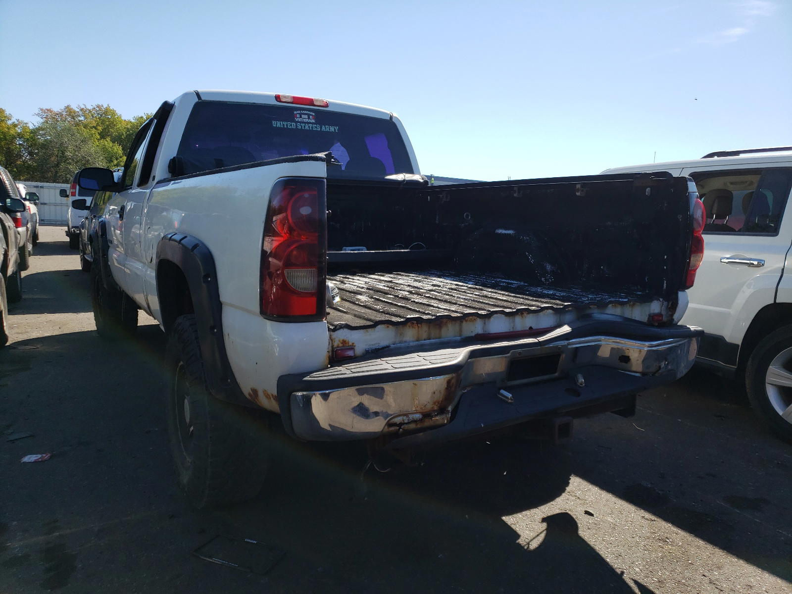 Photo 3 from auction – 2002 CHEVROLET SILVERADO with VIN 1GCHC29U42E274089