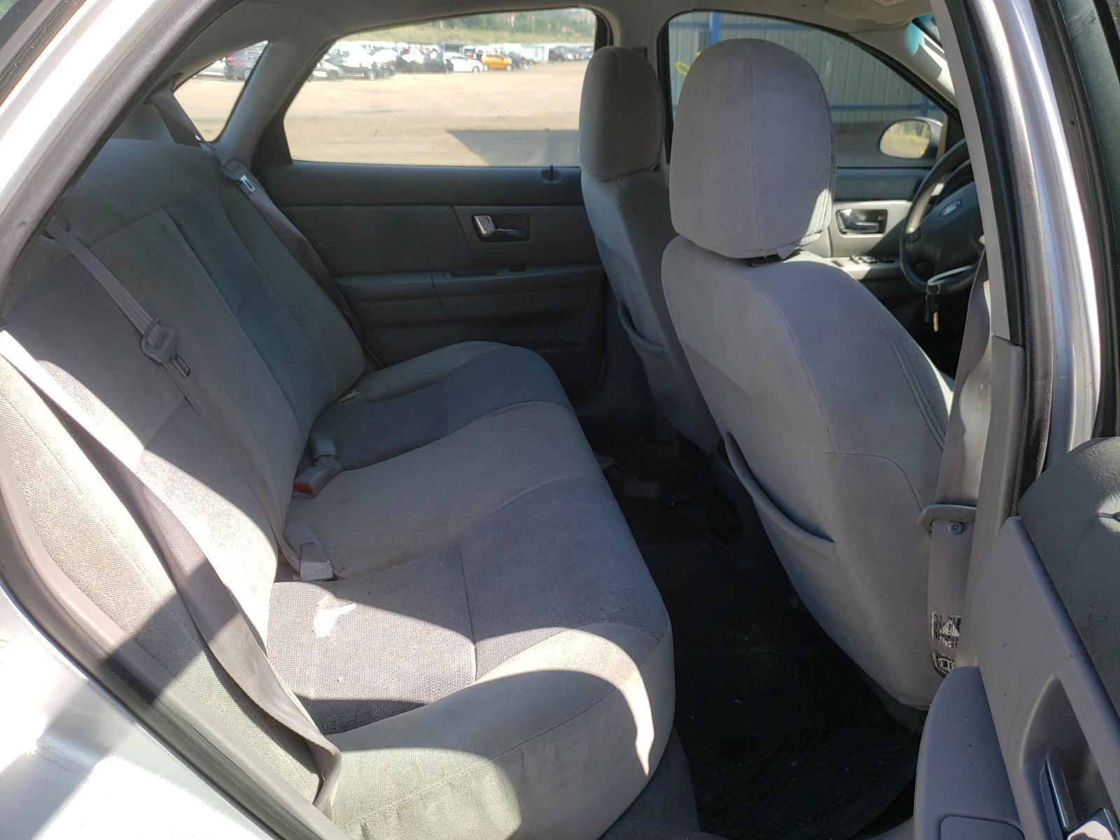 Photo 6 from auction – 2001 FORD TAURUS SE with VIN 1FAFP53U81A200515