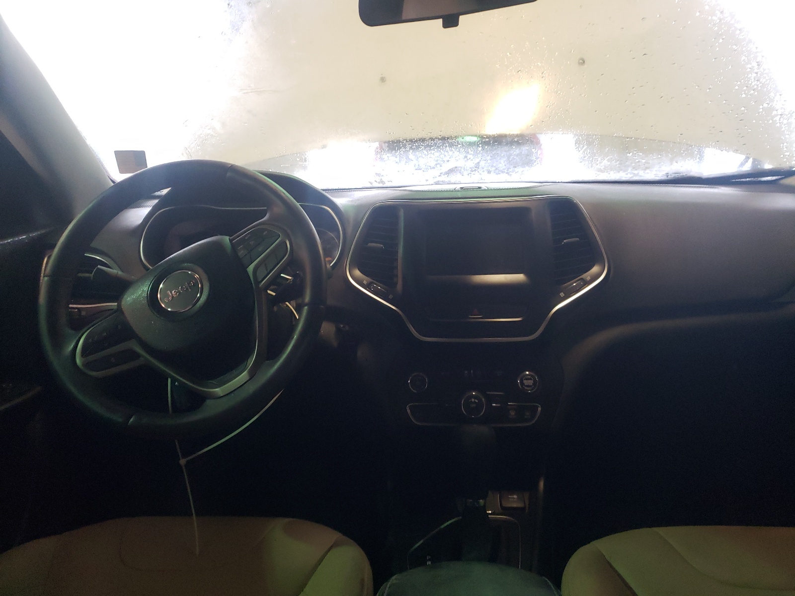 Photo 9 from auction – 2019 JEEP CHEROKEE L with VIN 1C4PJLCB4KD296890