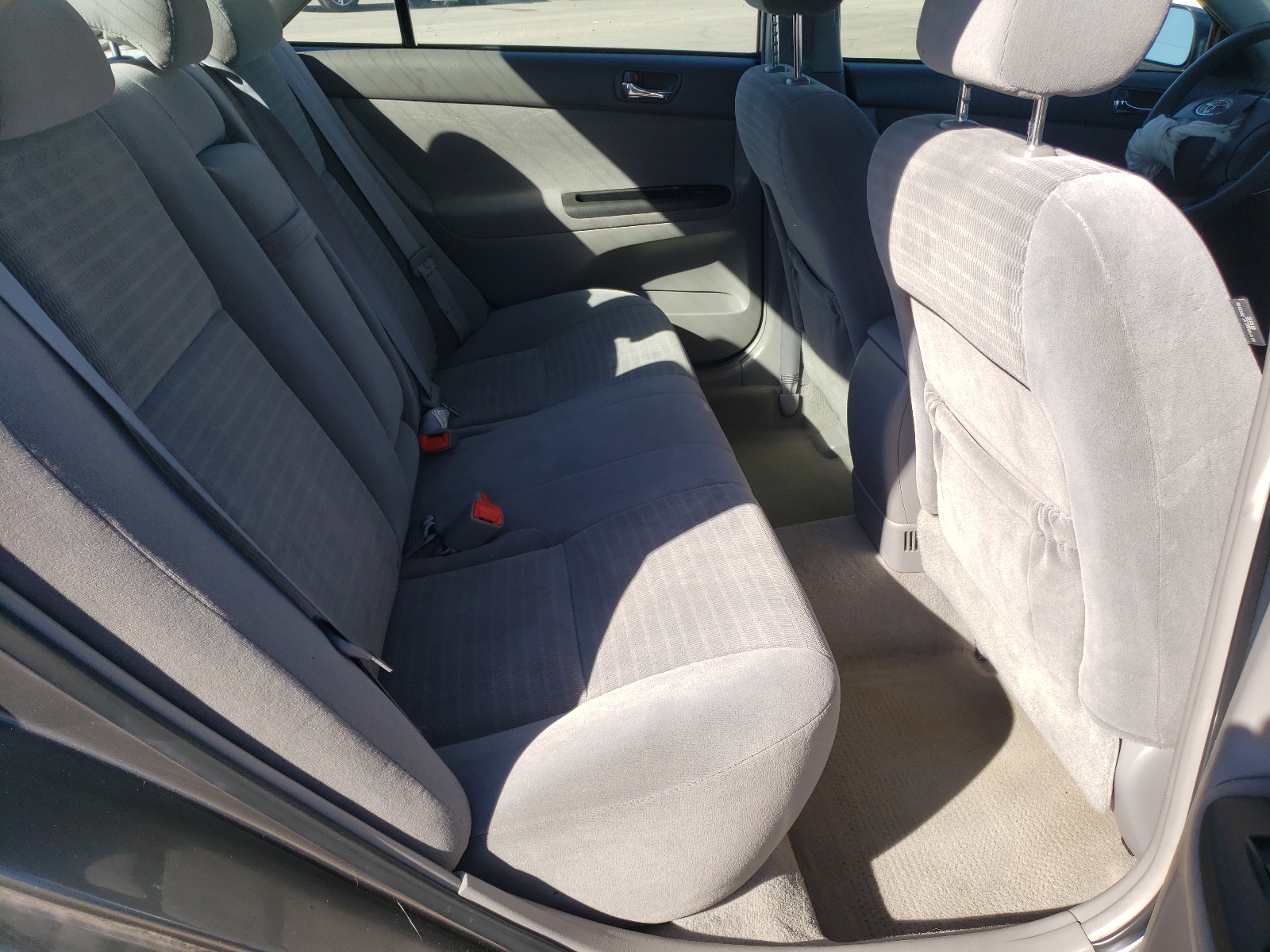 Photo 6 from auction – 2005 TOYOTA CAMRY LE with VIN 4T1BF30K05U612107