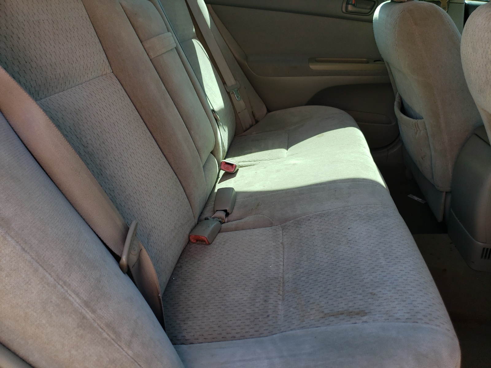 Photo 6 from auction – 2004 TOYOTA CAMRY LE with VIN 4T1BE32K24U925500