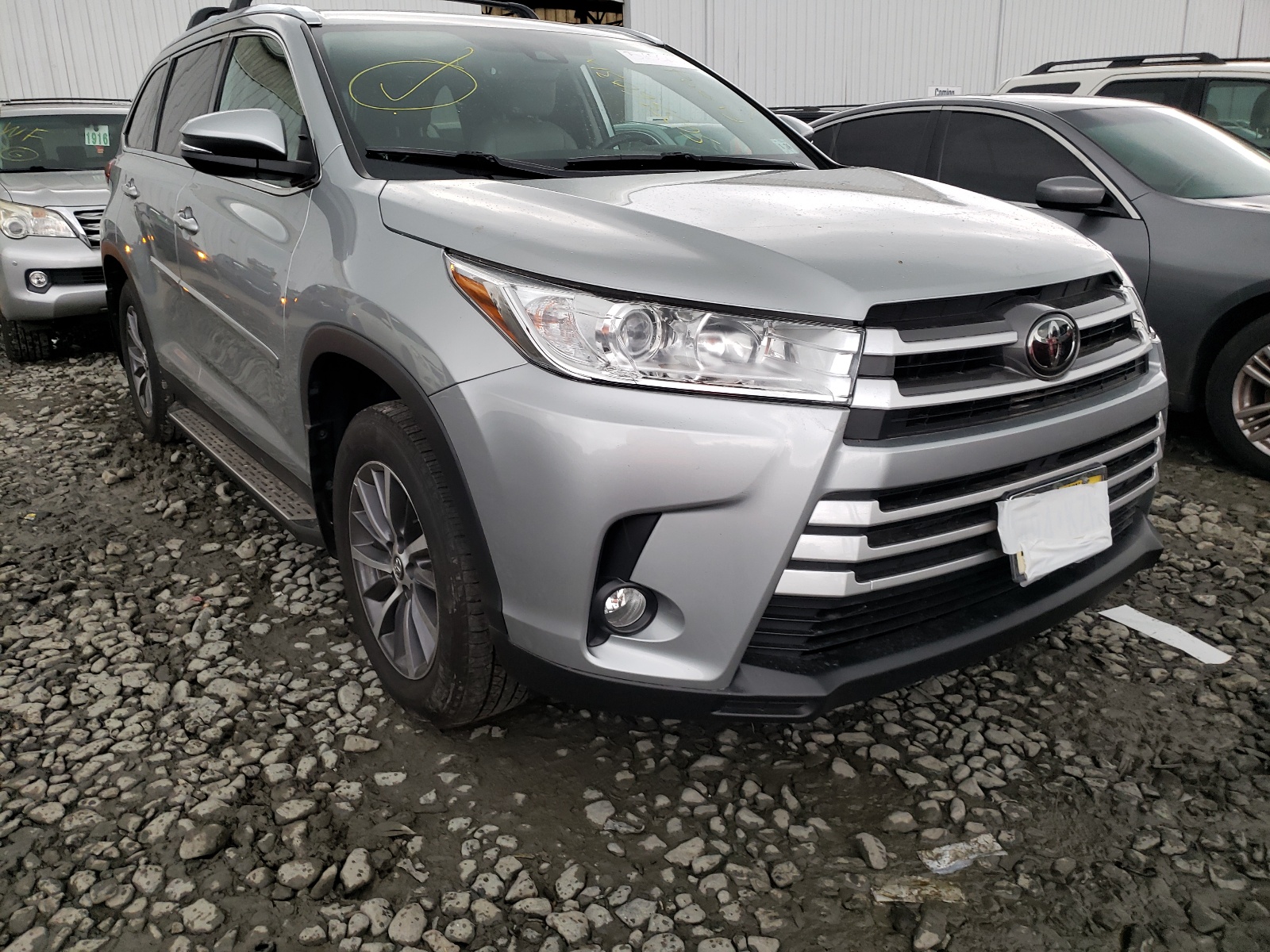TOYOTA HIGHLANDER 2019 with VIN 5TDJZRFH2KS573588 - Photo from auction