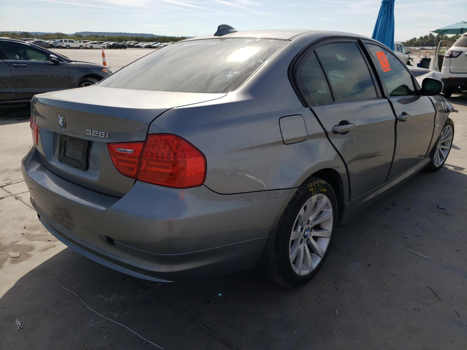 Photo 4 from auction – 2011 BMW 328 I with VIN WBAPH7G56BNM59814