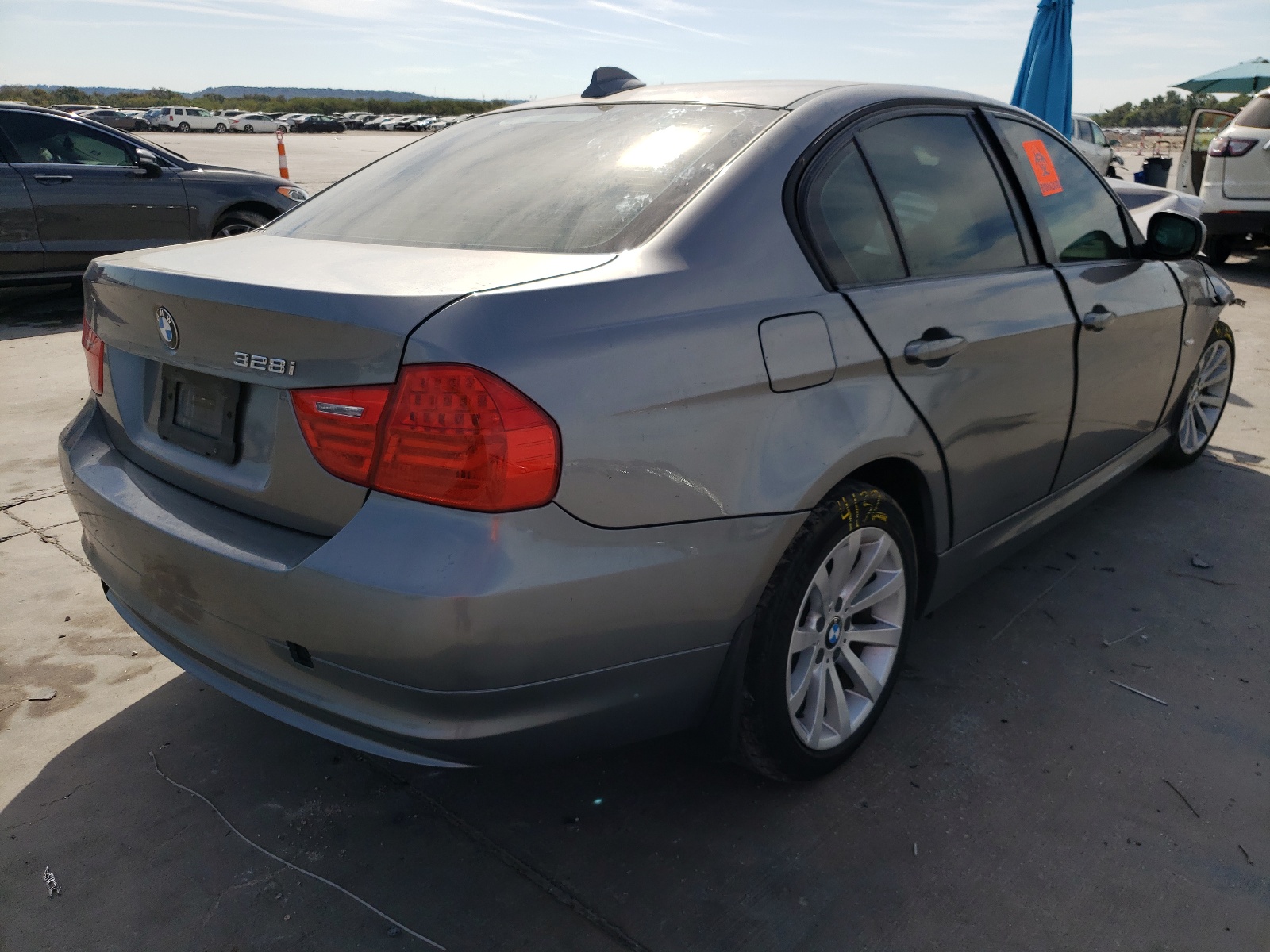 Zdjęcie 4 z aukcji – 2011 BMW 328 I z VIN WBAPH7G56BNM59814