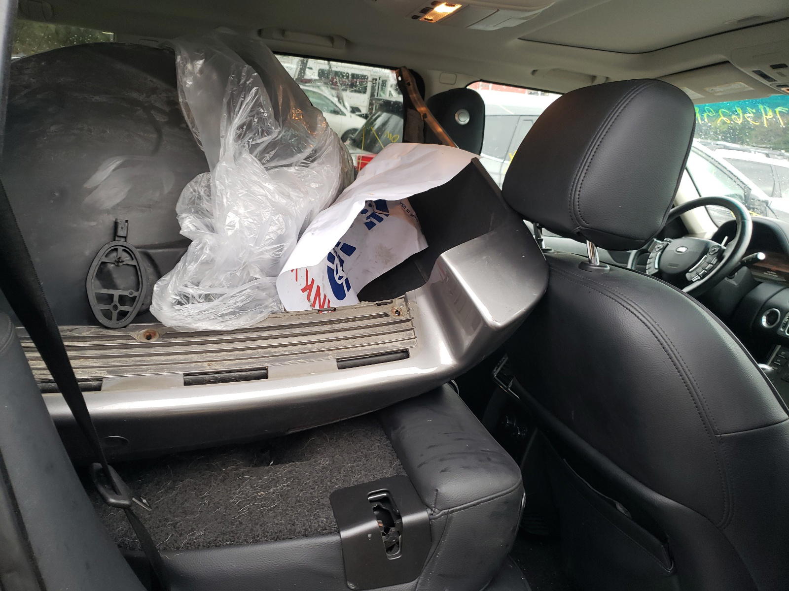 Photo 6 from auction – 2011 LAND ROVER RANGE ROVE with VIN SALME1D46BA344492