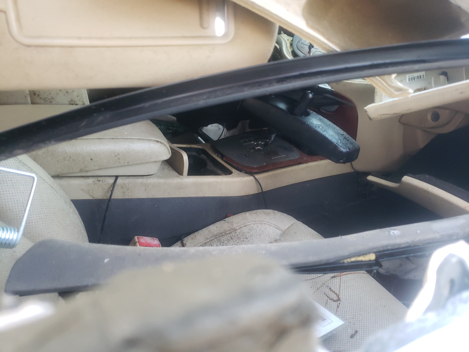 Photo 5 from auction – 2012 HYUNDAI GENESIS 3. with VIN KMHGC4DD9CU198905