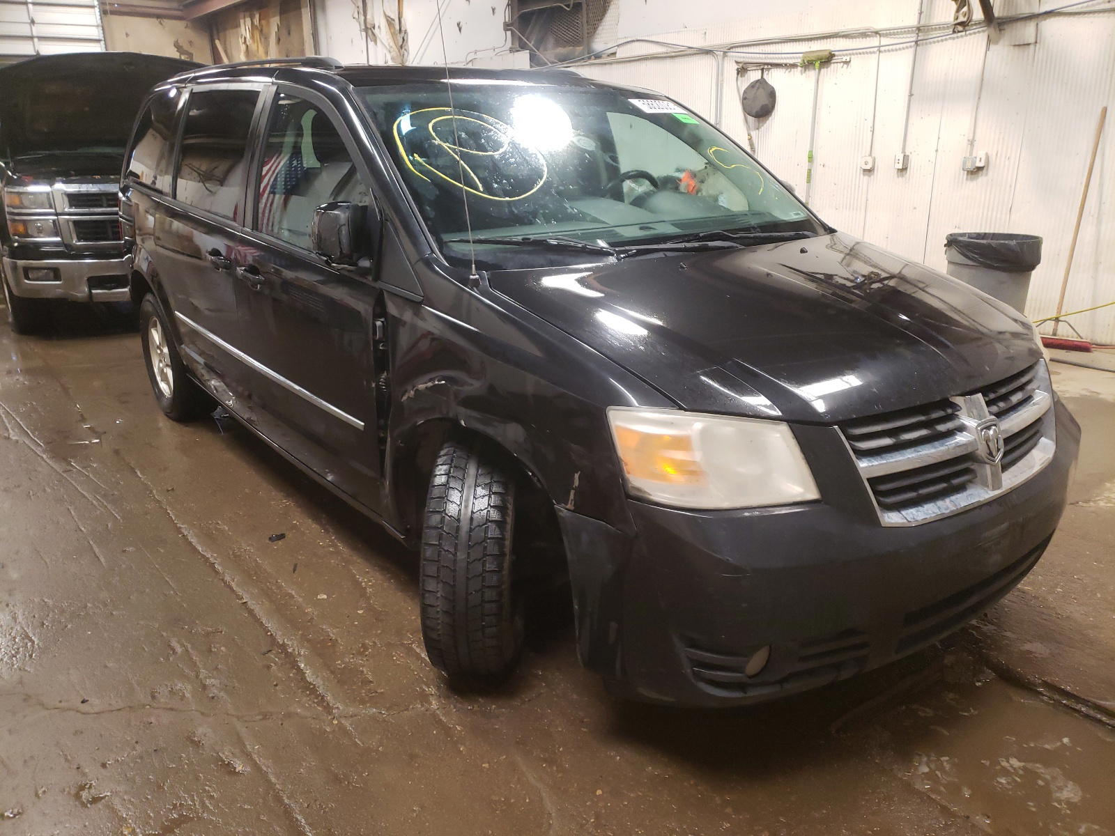 DODGE GRAND CARA 2010 with VIN 2D4RN5D19AR318055 - Photo from auction