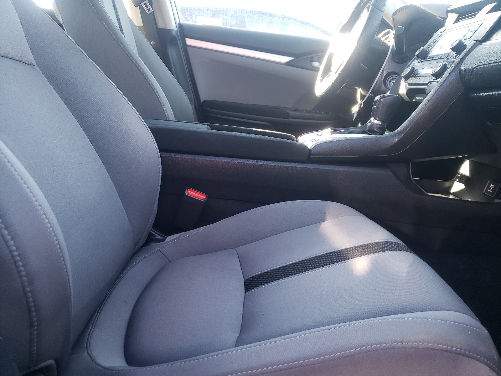 Photo 5 from auction – 2018 HONDA CIVIC LX with VIN 2HGFC2F55JH563740