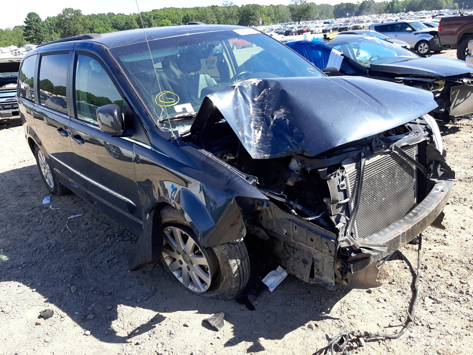 Photo 1 from auction – 2014 CHRYSLER TOWN & COU with VIN 2C4RC1BG7ER440437