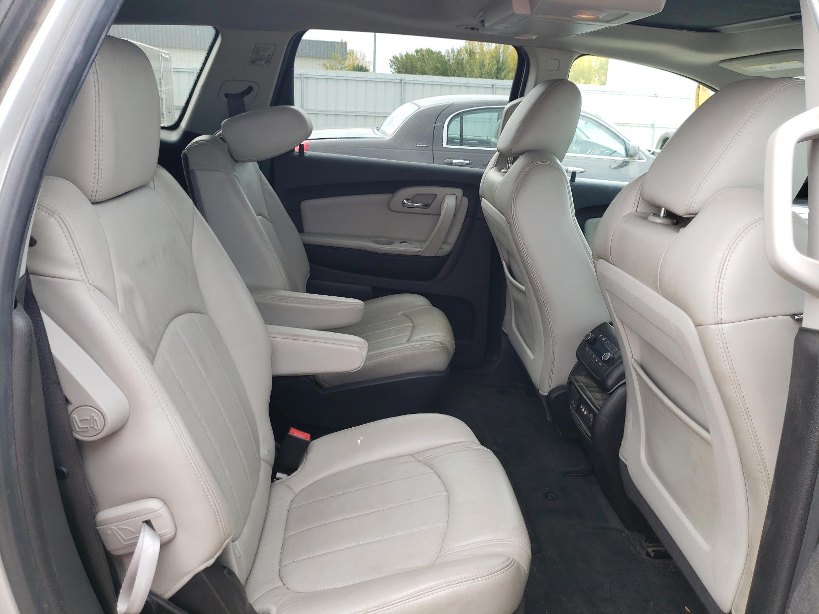 Photo 6 from auction – 2012 CHEVROLET TRAVERSE L with VIN 1GNKVLED7CJ111089