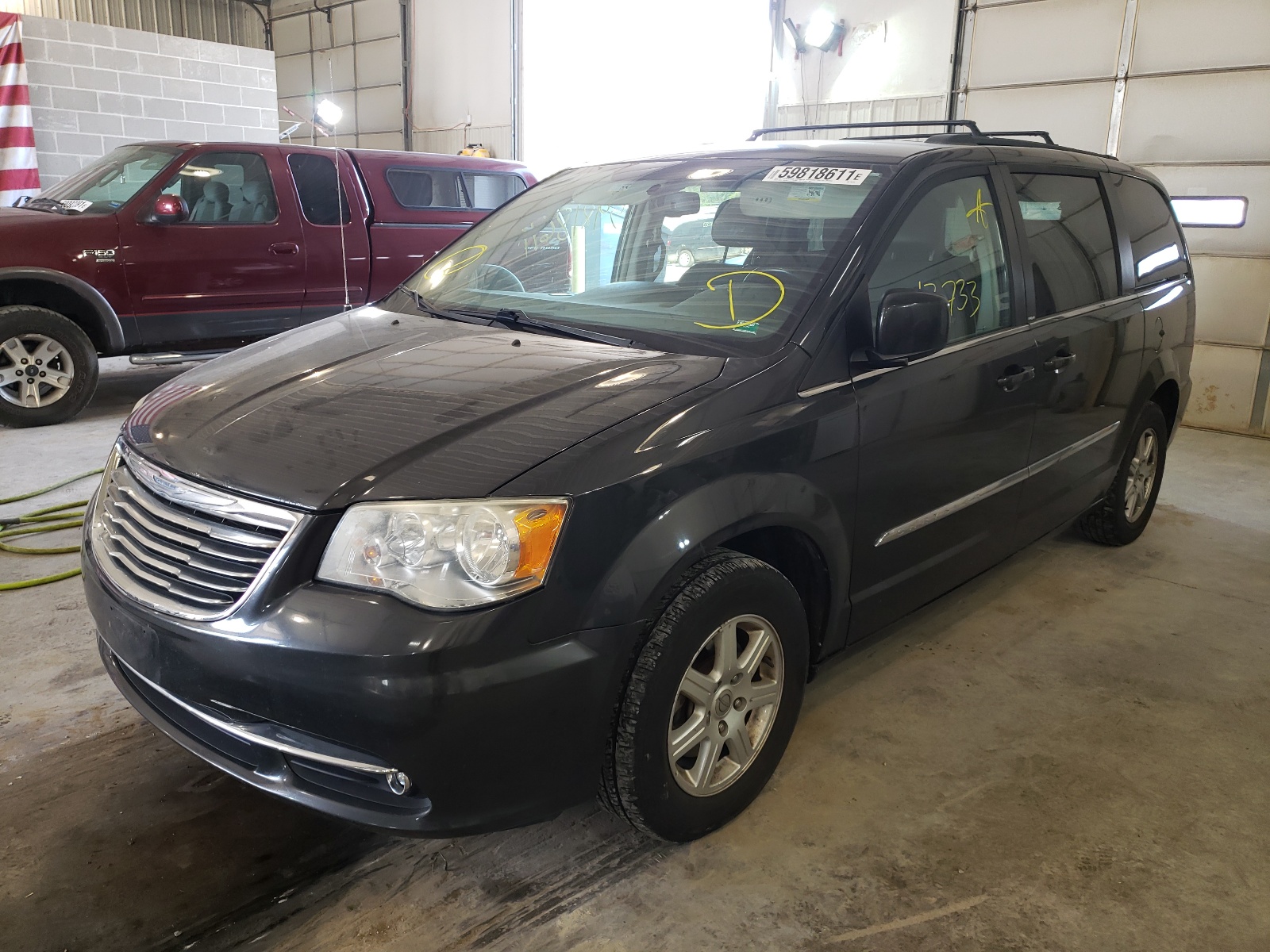 Photo 2 from auction – 2012 CHRYSLER TOWN & COU with VIN 2C4RC1BG4CR287125