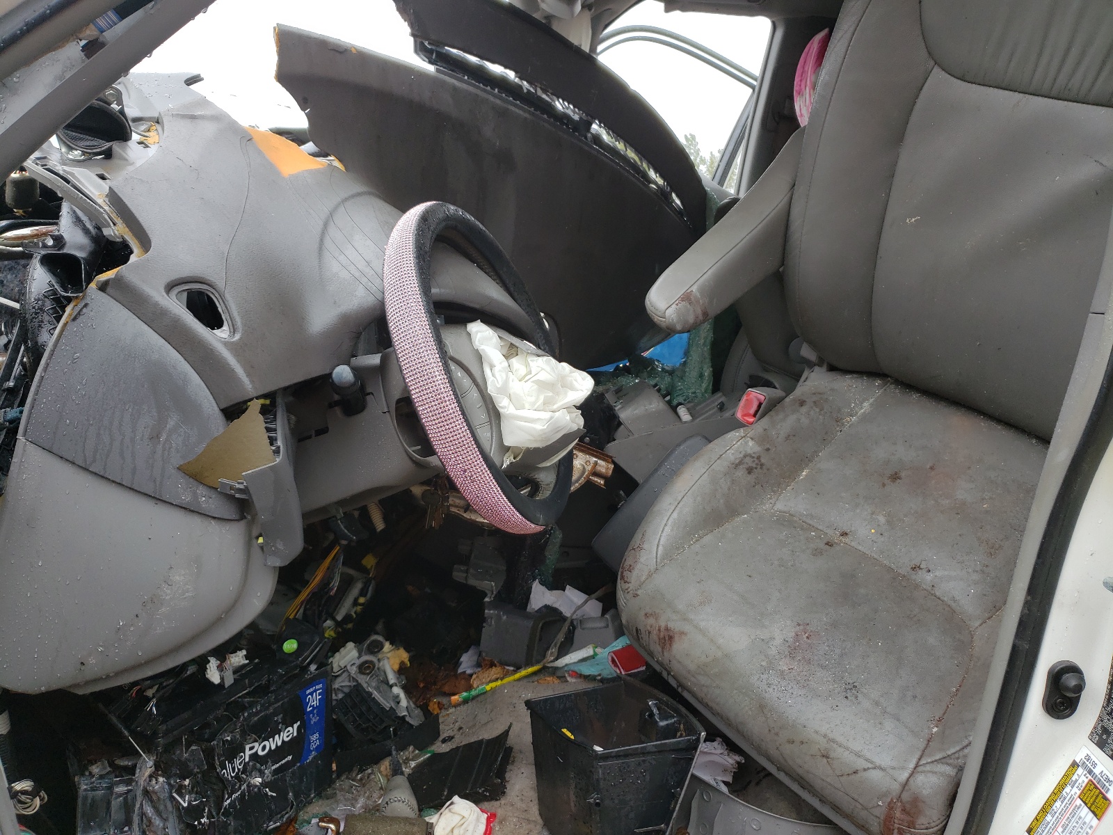 Photo 5 from auction – 2010 TOYOTA SIENNA XLE with VIN 5TDYK4CC6AS307312