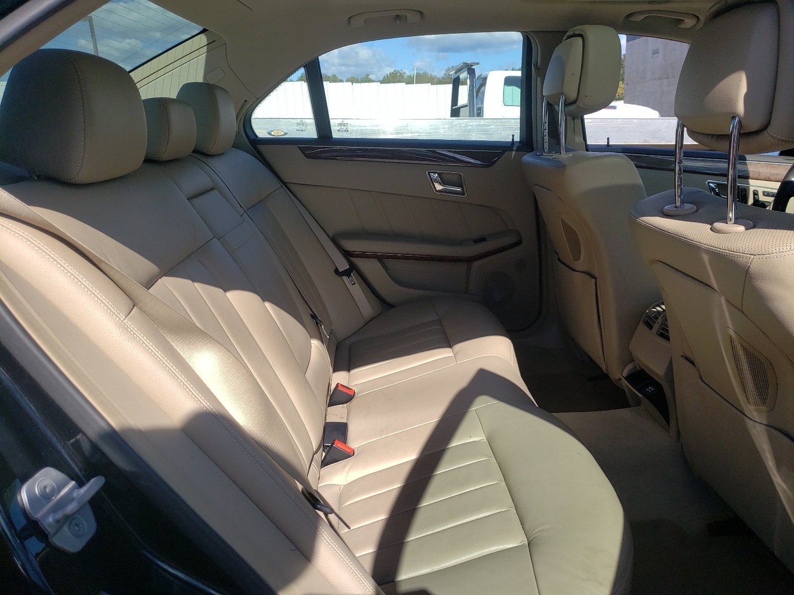 Photo 6 from auction – 2011 MERCEDES-BENZ E 550 4MAT with VIN WDDHF9AB3BA499479