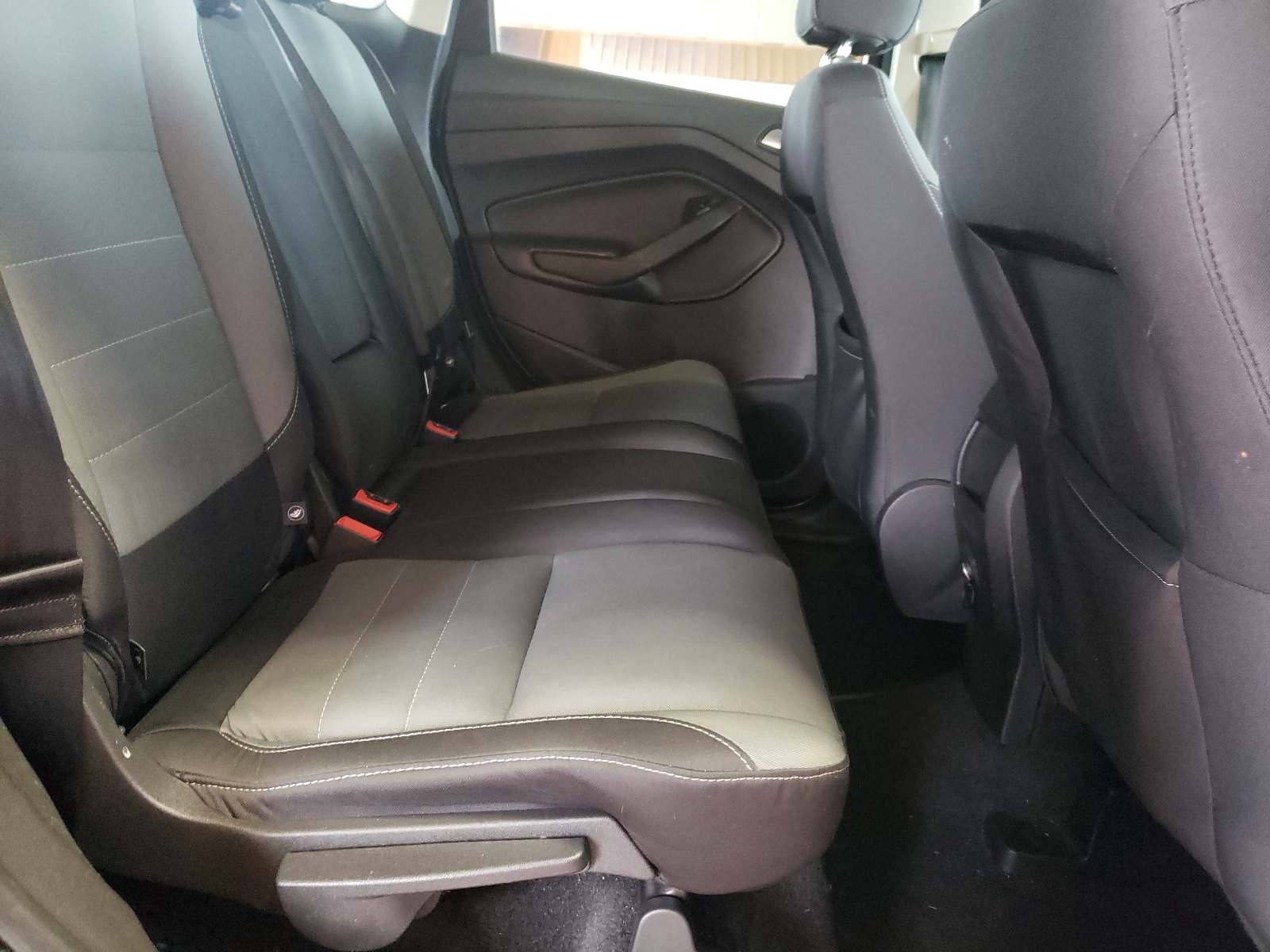 Photo 6 from auction – 2016 FORD ESCAPE SE with VIN 1FMCU9GX7GUA16932